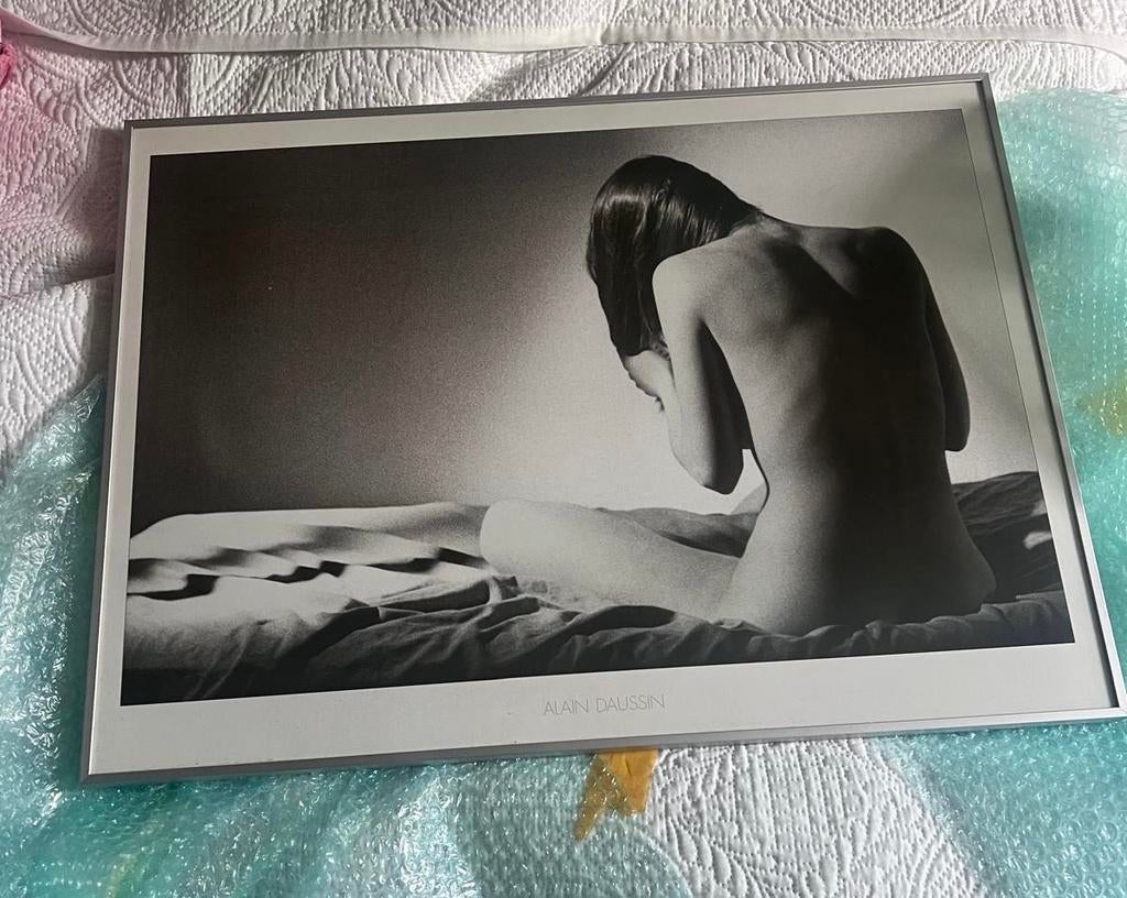 Zwart-wit ingelijste print met naakte vrouw Alain Daussin, Antiek en Kunst, Ophalen
