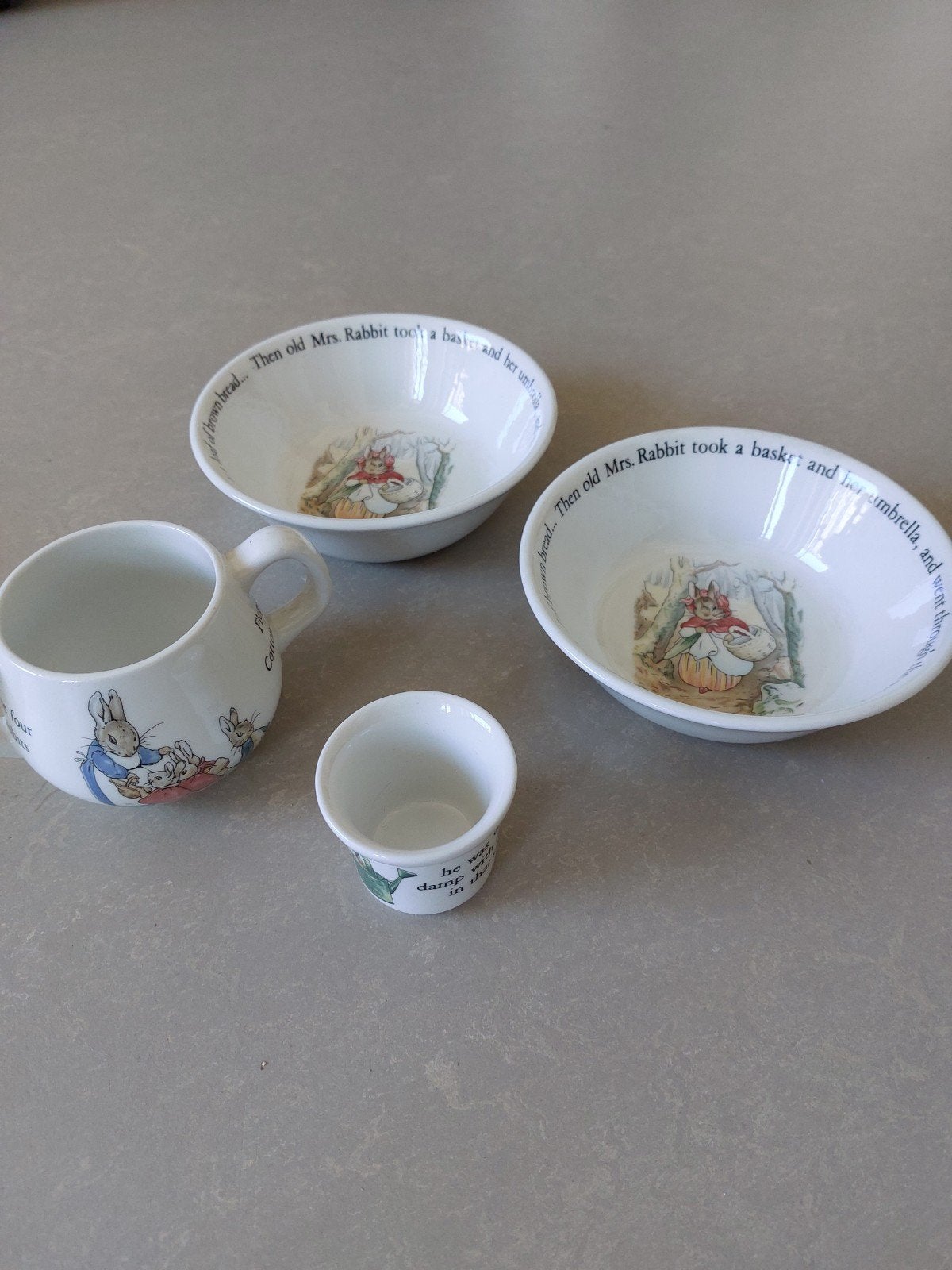 Wedgwood Peter Rabbit servies: 2 kommen, 1 mok, 1 eierdop, Ophalen of Verzenden