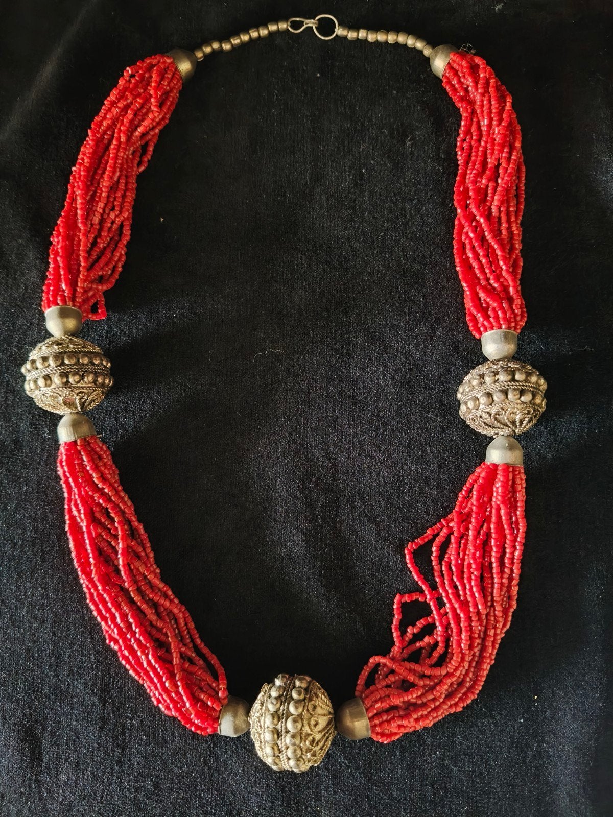 Vintage Jaren 60 Koraalkleurige Ketting met Nepalese Kralen, Ophalen of Verzenden, Gebruikt, Oranje, Overige materialen
