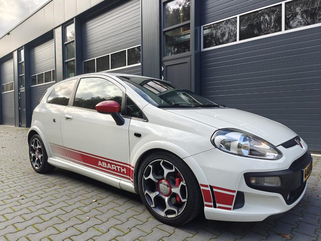 Fiat Punto 1.4 Multi-air Abarth 3DR 2011 Wit, Voorwielaandrijving, Zwart, 4 cilinders, 4 stoelen