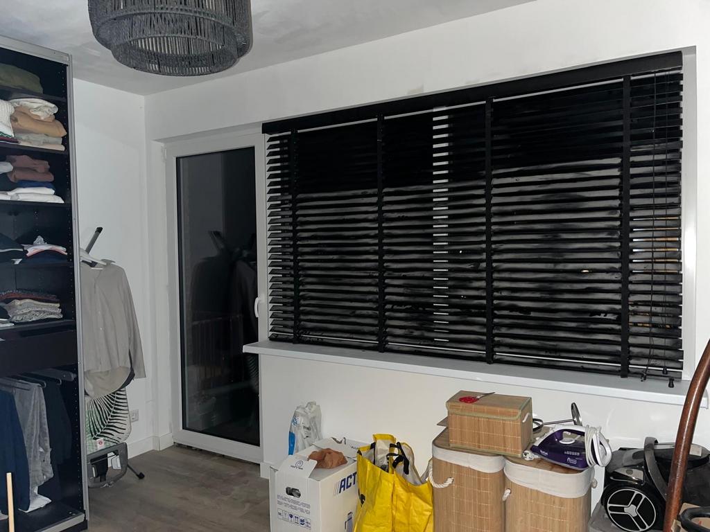 Zwarte houten jaloezieën - B214.5 x H130 cm, Huis en Inrichting, Stoffering | Gordijnen en Lamellen, Gebruikt, 100 tot 150 cm