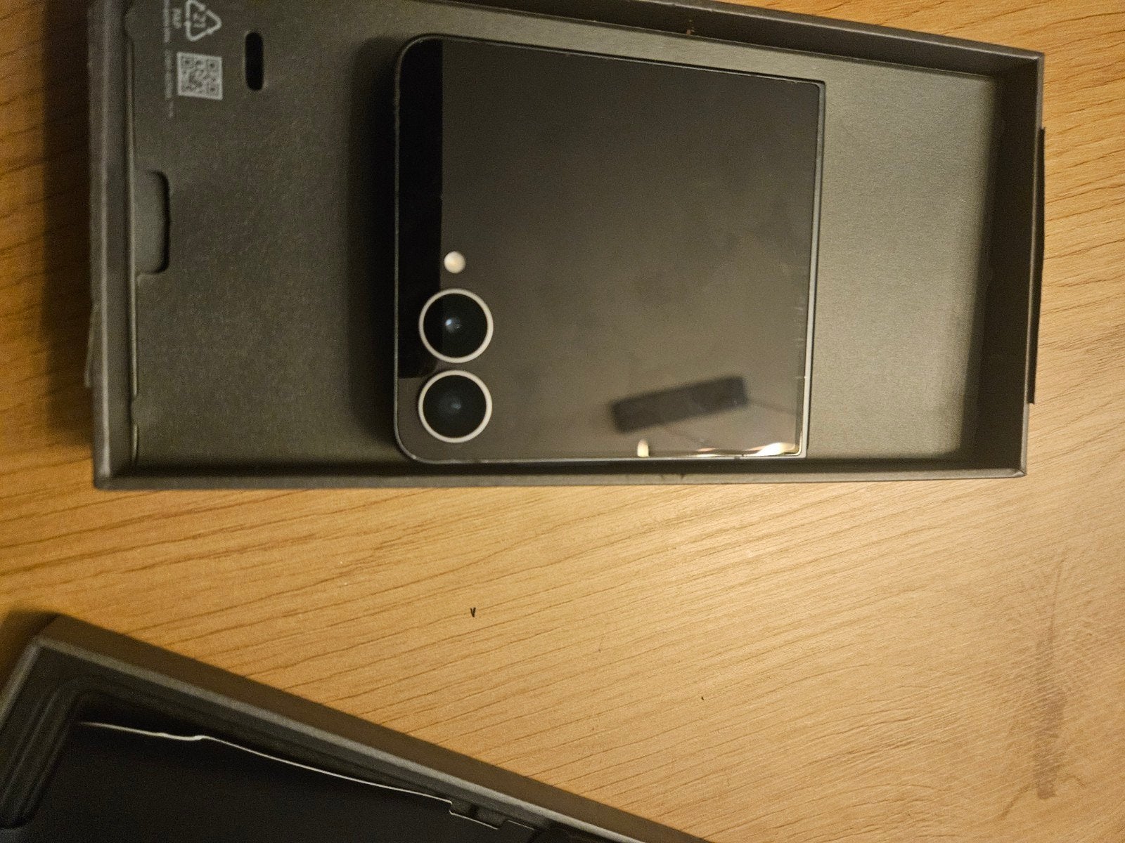 Foto 3 van Samsung Galaxy Z Flip 8 - Zo goed als nieuw