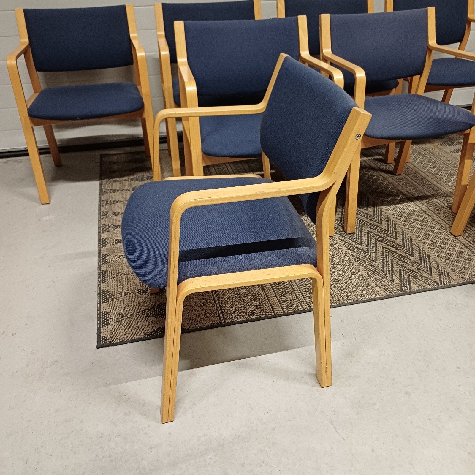8 x Vintage design stoelen van het zweedse Kinnarps, Ophalen, Gebruikt, Bruin, Vijf, Zes of meer stoelen