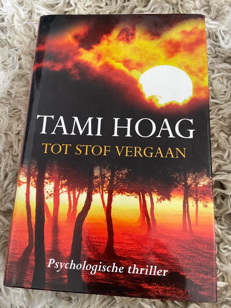 Tami Hoag - Tot Stof Vergaan (Psychologische thriller), Boeken, Ophalen of Verzenden, Zo goed als nieuw, Amerika