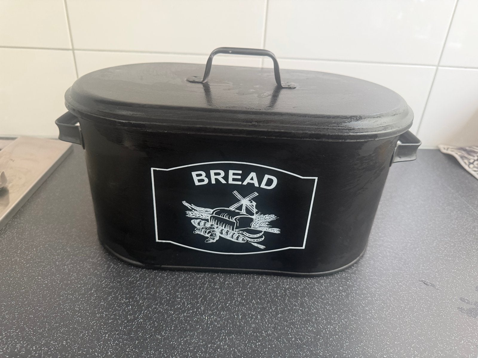 Zwarte Broodtrommel met 'Bread' Opdruk, Huis en Inrichting, Ophalen, Gebruikt, Zwart, Metaal