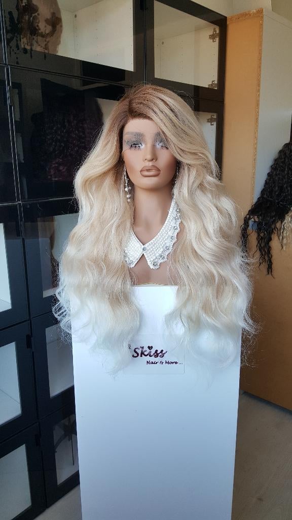 UITVERKOOP! Basic Lace Pruik: Uitgroei naar Gemixt blond - v, Ophalen of Verzenden, Nieuw, Pruik of Haarverlenging