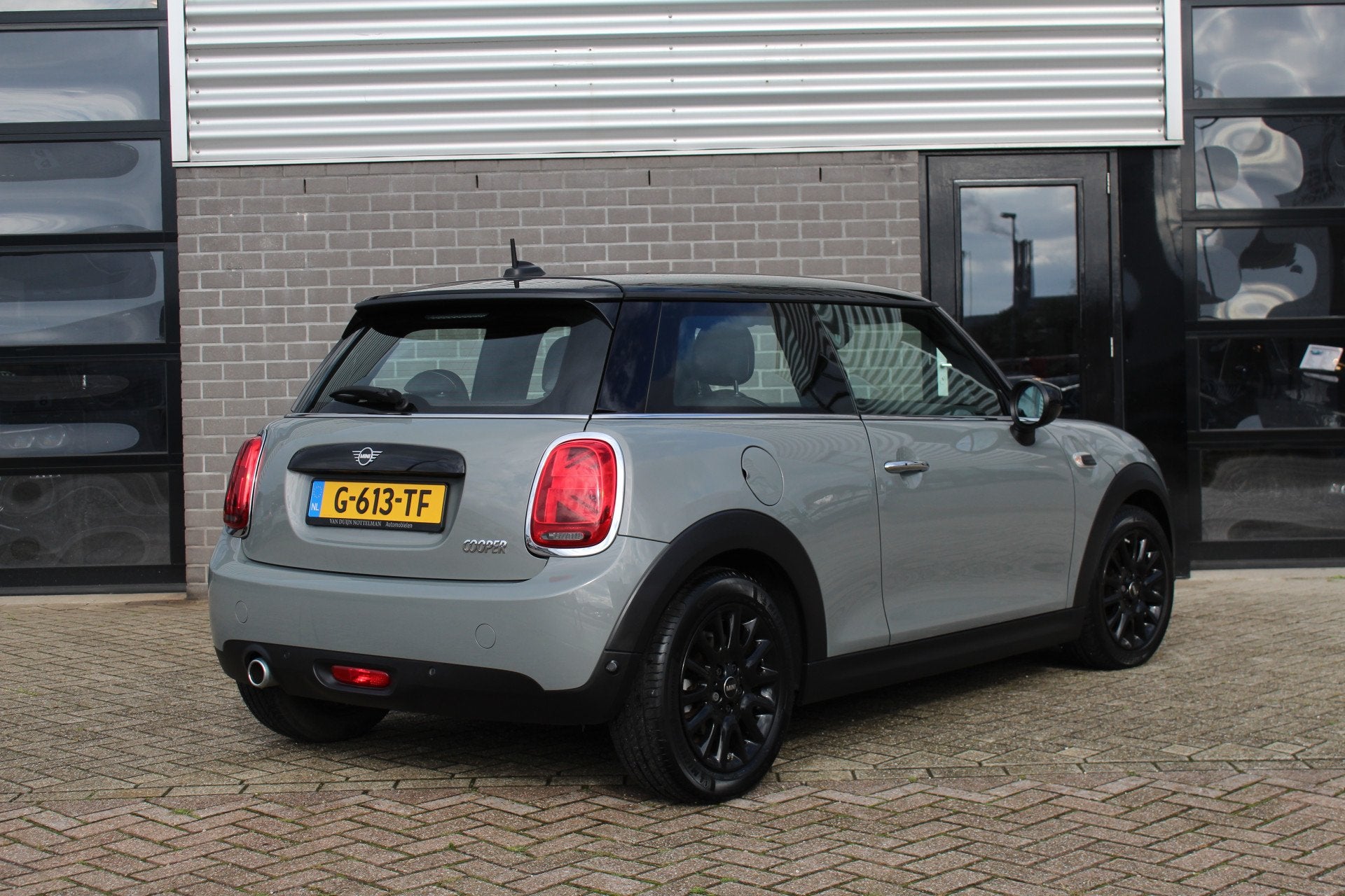 MINI Cooper 1.5 Cooper / LED / Carplay / Keyless / N.A.P., Voorwielaandrijving, 136 pk, Gebruikt, Met garantie (alle)