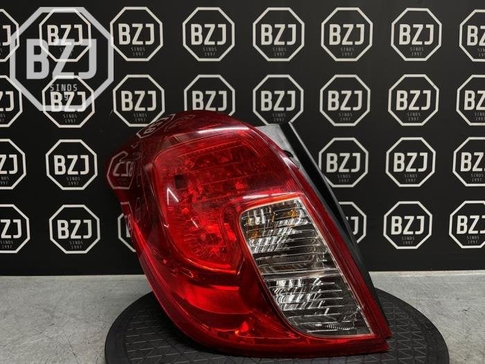 Achterlicht links van een Opel Mokka, Gebruikt, -, -, Opel