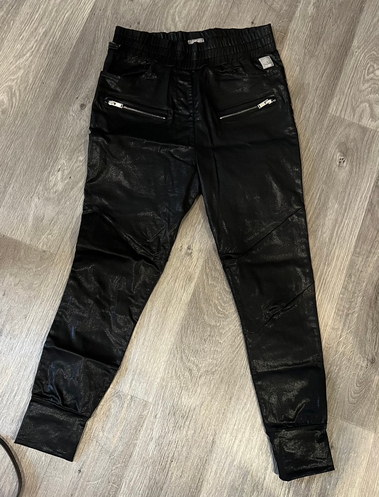 Zwarte glanzende broek ER (elias Rumelis), Ophalen of Verzenden, Zo goed als nieuw, Zwart, Lang