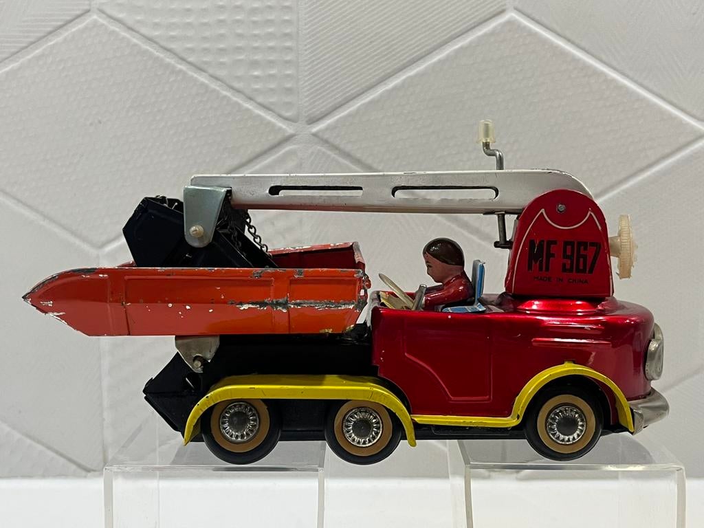 Zeldzame vintage blikken speelgoed kraanwagen MF 967 China, Verzenden