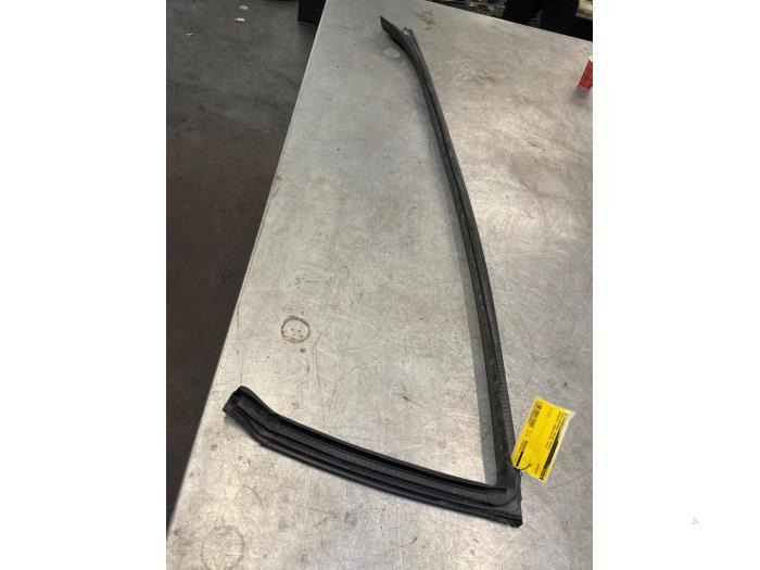 Portierrubber 2Deurs rechts van een Maserati Granturismo, Maserati, Gebruikt, -, -