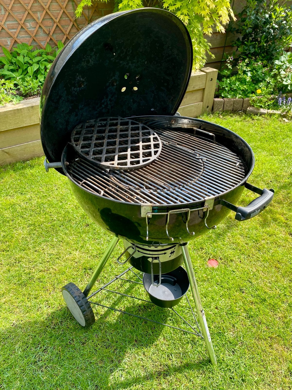 Weber Master-Touch GBS 57cm met hoes, Ophalen, Gebruikt