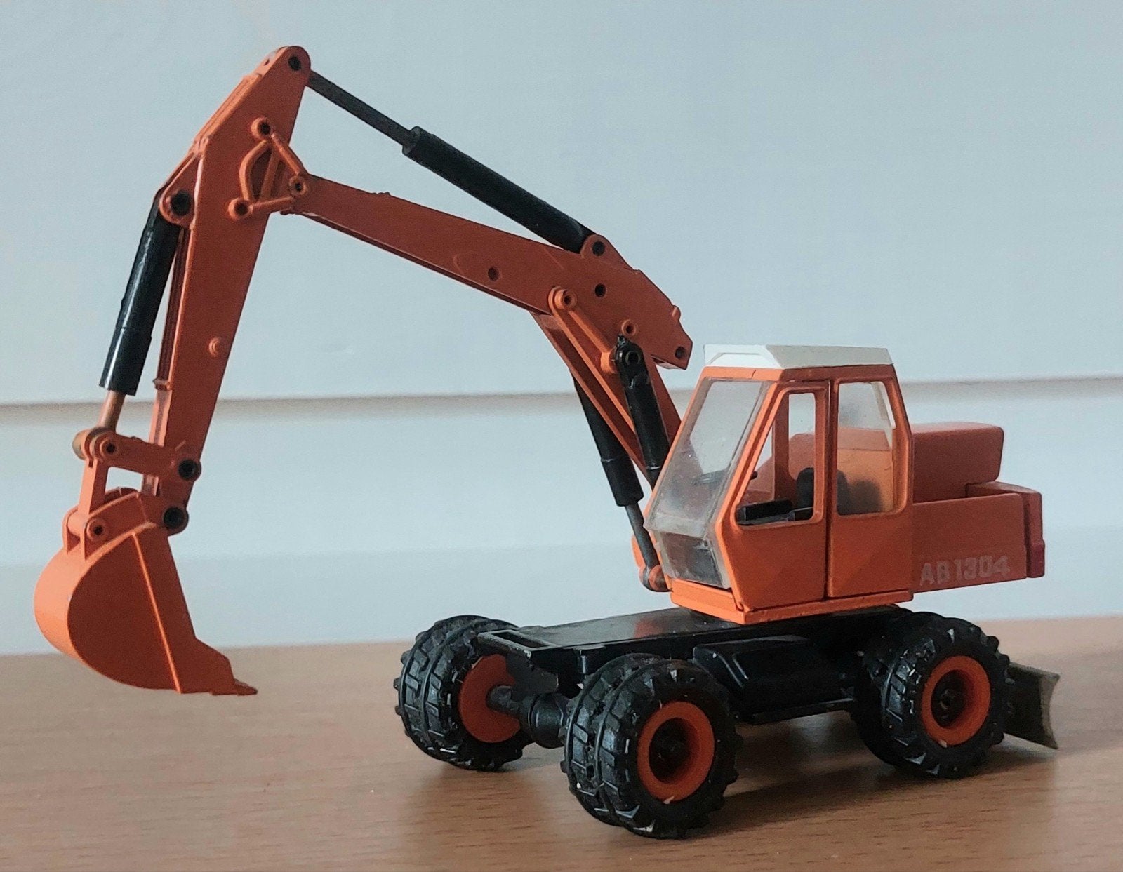 Atlas AB1304 mobiele graafmachine Conrad 1:50 schaalmodel, Hobby en Vrije tijd, Modelauto's | 1:50, Ophalen of Verzenden, Zo goed als nieuw