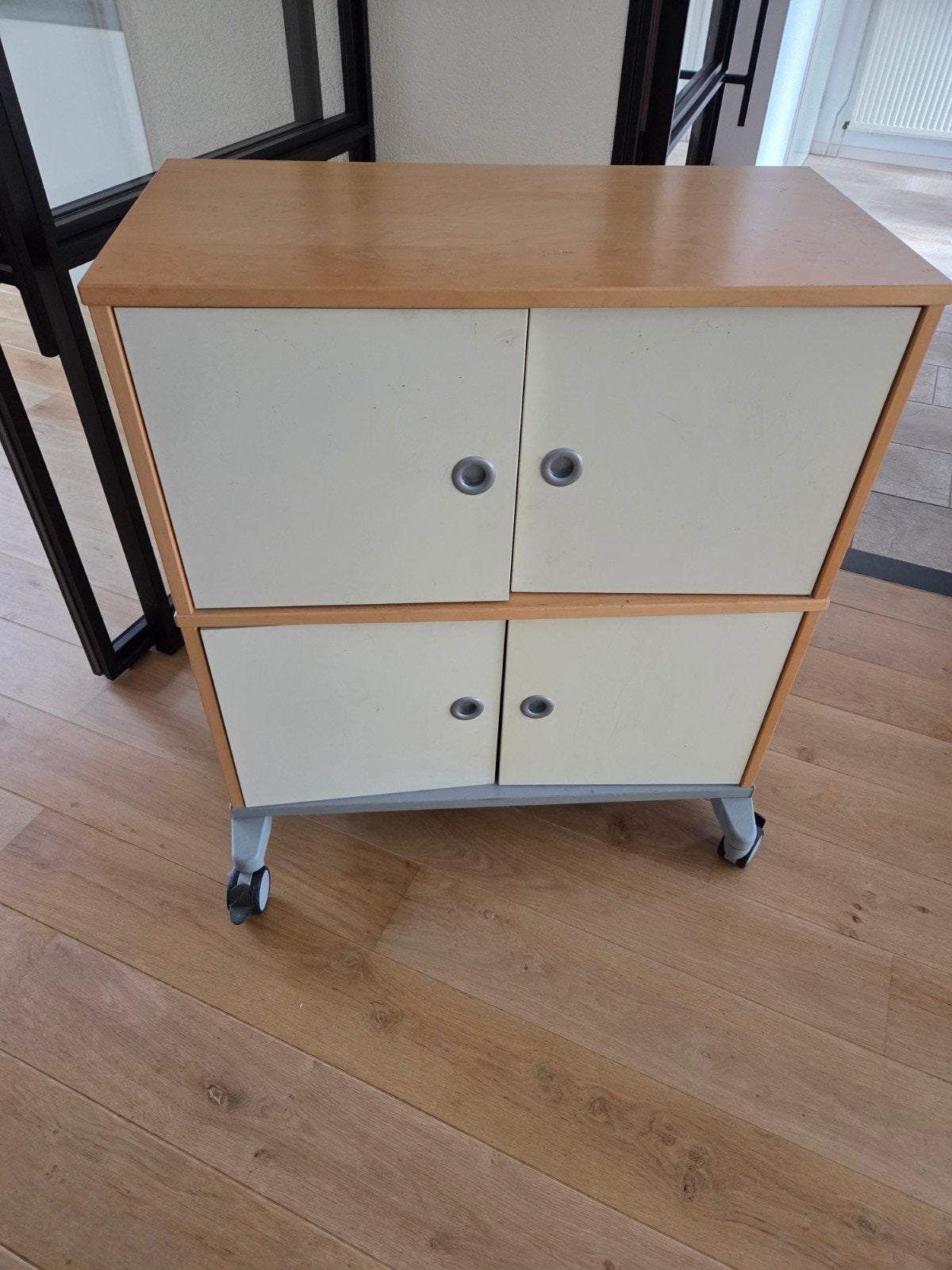 Houten van Ikea ladekastje op wielen - handig en compact, Huis en Inrichting, Ophalen, Gebruikt
