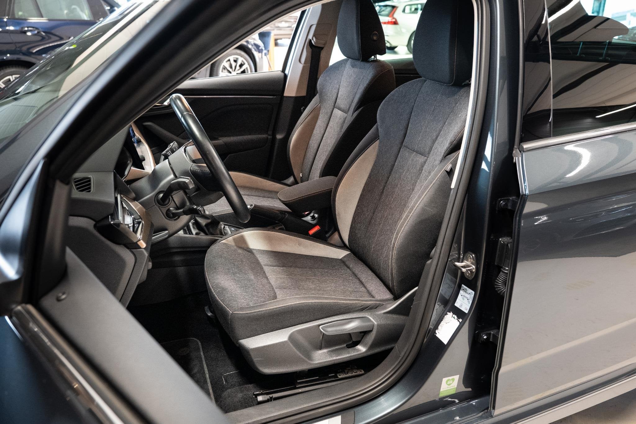 Skoda Kamiq 1.5 TSI ACT Business Edition Trekhaak | Stoelver, Auto's, 12 maanden, Stof, Euro 6, 4 cilinders