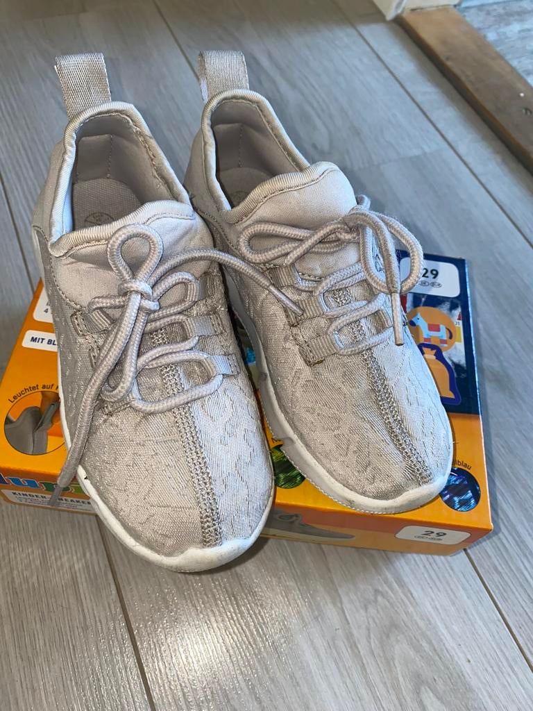 Leuke schattige licht sneakers in maat 29 van Lupilu, Ophalen of Verzenden, Zo goed als nieuw, Jongen of Meisje