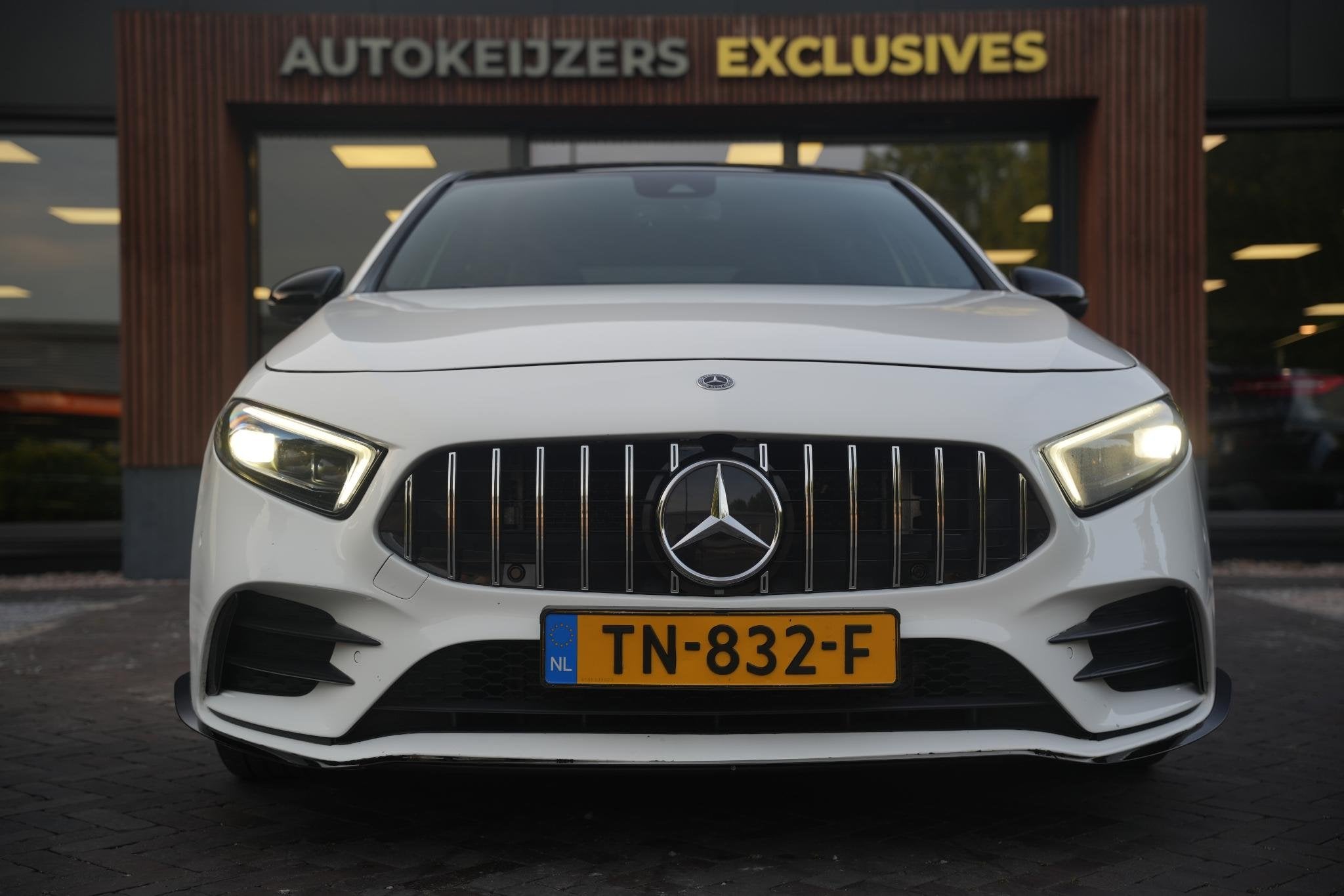 Mercedes-Benz A-klasse 200 Launch Edition Premium Plus AMG p, Gebruikt, Euro 6, 4 cilinders, Leder en Stof