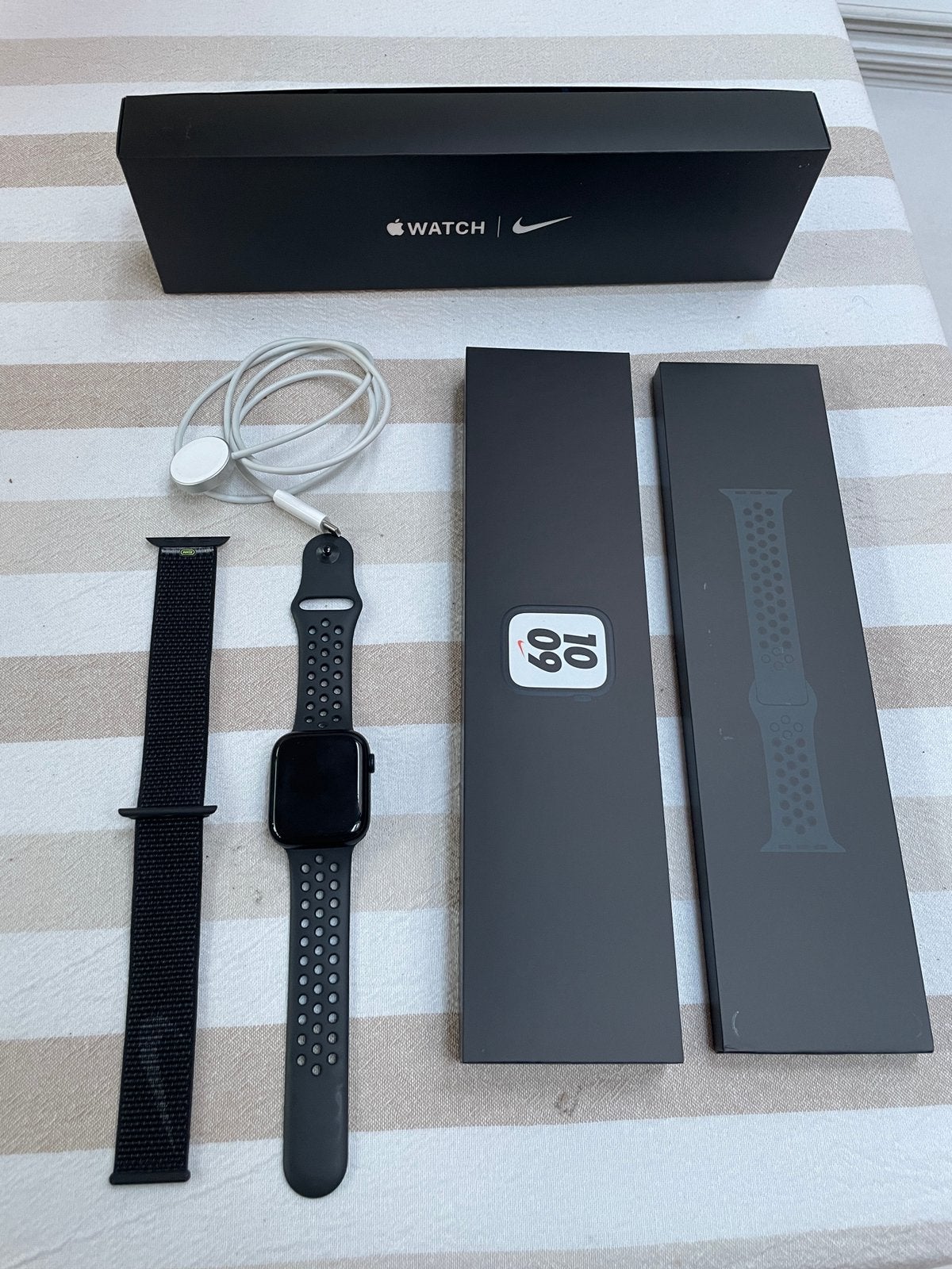Apple Watch Nike Series 7 45mm als nieuw, Sieraden, Tassen en Uiterlijk, Smartwatches, Verzenden, Zwart, IOS, Zo goed als nieuw