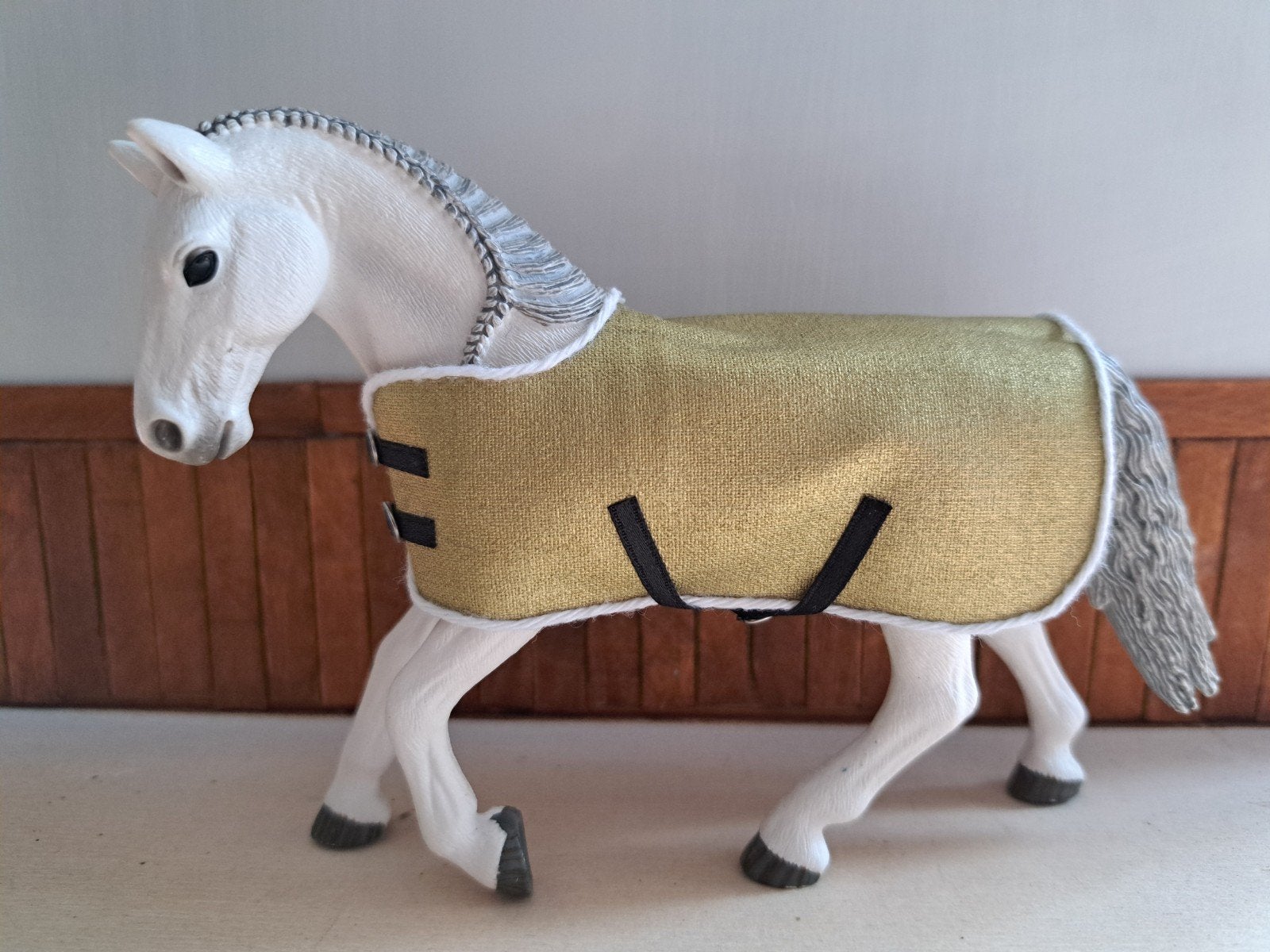 schleich deken goud, Verzamelen, Ophalen of Verzenden, Zo goed als nieuw, Paard, Beeldje of Figuurtje