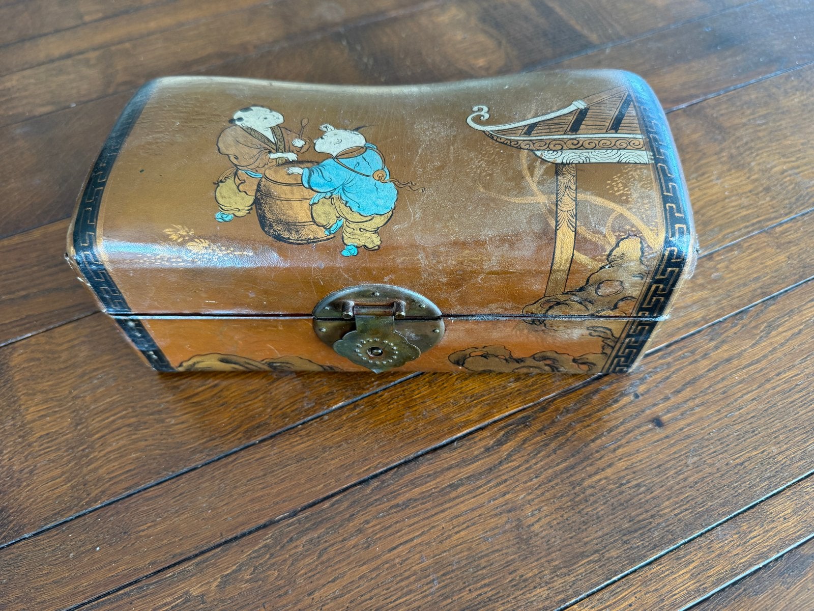 Antieke Chinese Lakdoos met Handgeschilderde Scène, Antiek en Kunst, Ophalen