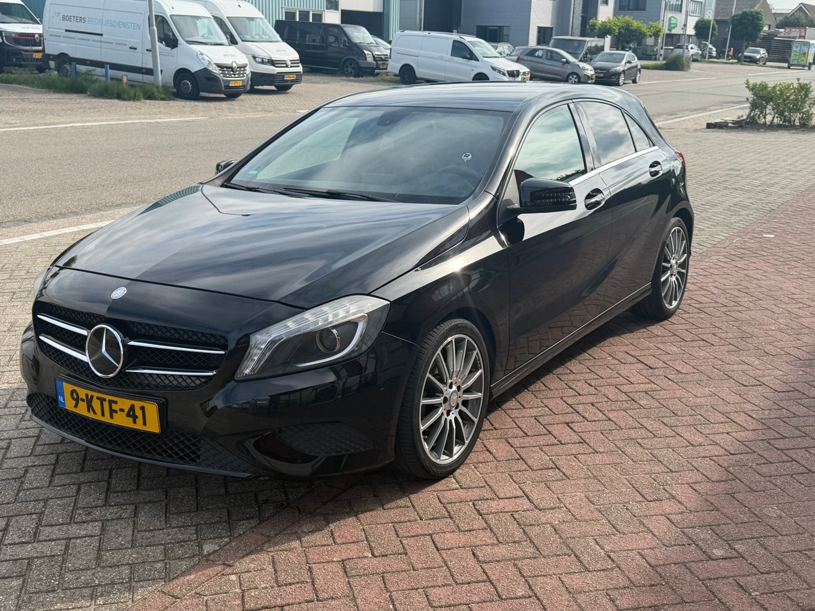 Mercedes-Benz A-Klasse A180 1.6 Blue Efficiency 2013 Zwart, Auto's, Voorwielaandrijving, 680 kg, 4 cilinders, 1200 kg