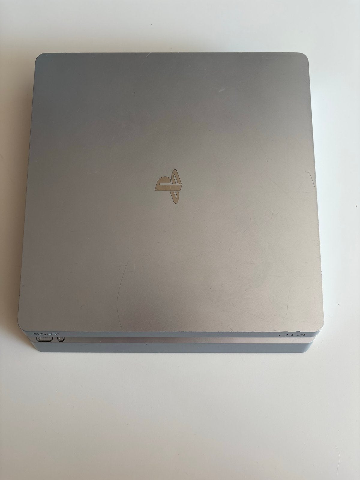 PS4 Slim Zilver met 2 controllers, oplaadstation en 5 games, Met 2 controllers, Ophalen of Verzenden, Slim, Gebruikt