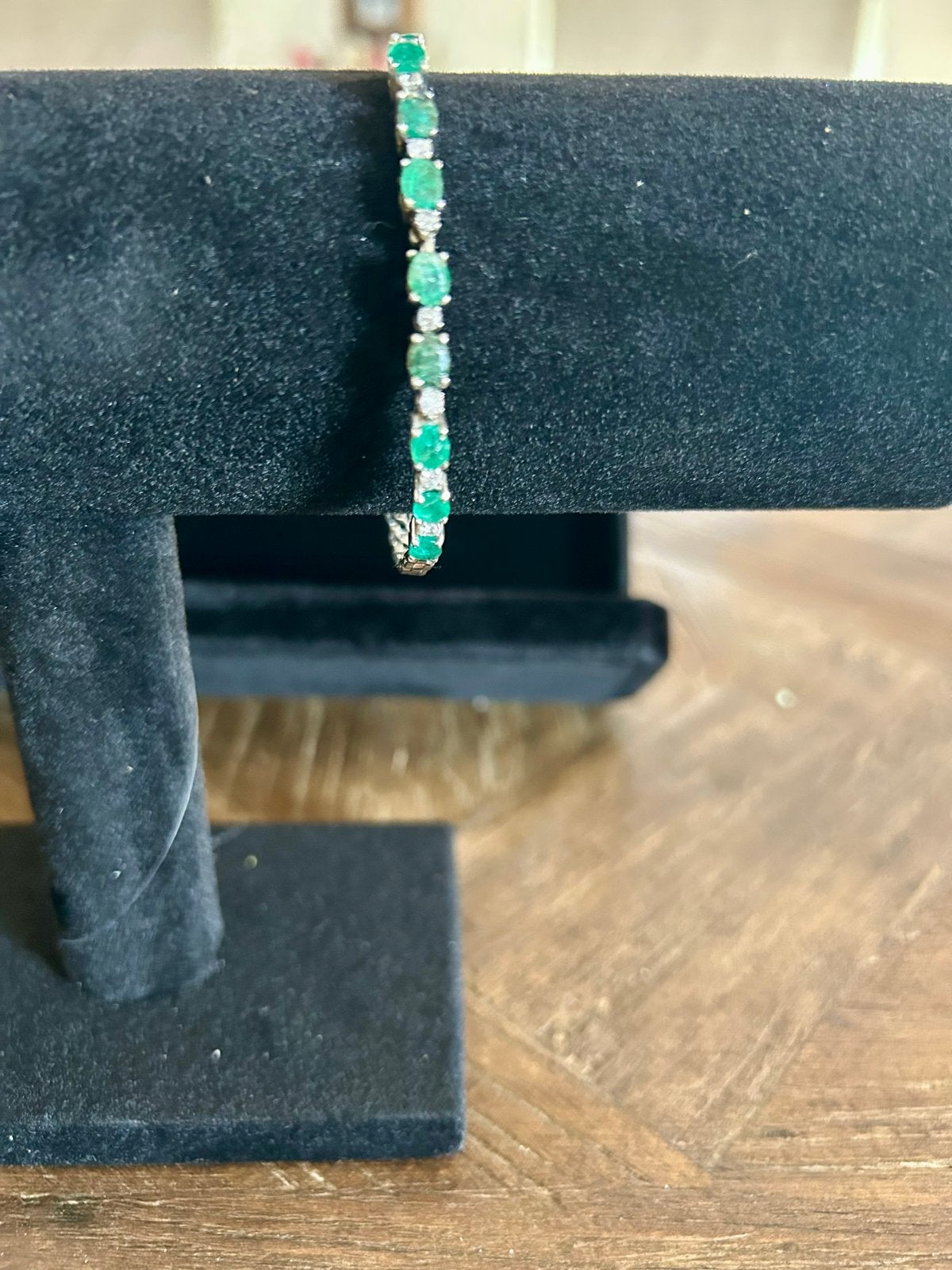 Elegante zilveren armband met smaragden en diamanten, Ophalen of Verzenden, Gebruikt, Zilver, Met edelsteen