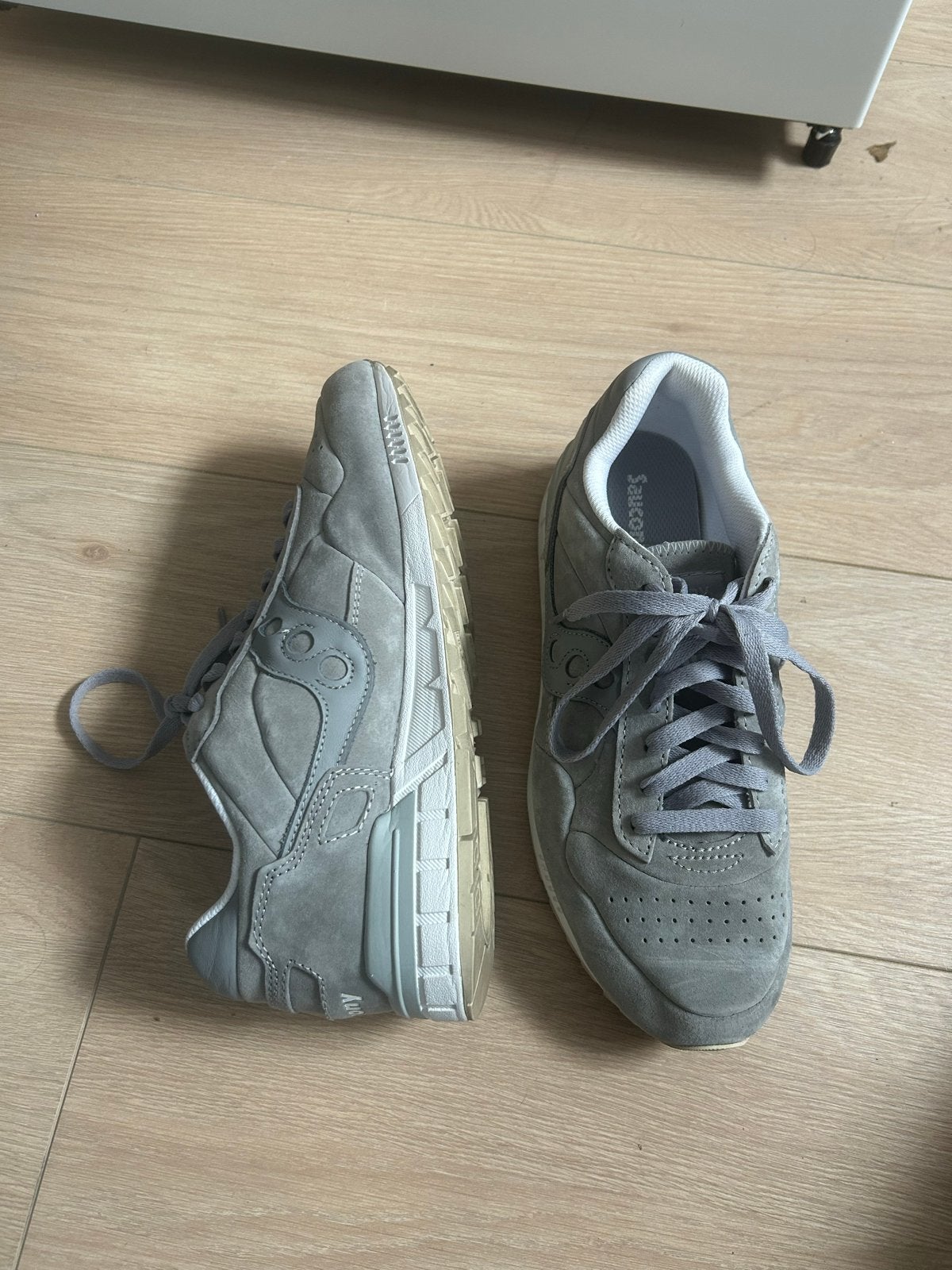 Saucony Sneakers Grijs - Maat 42/43, Ophalen of Verzenden, Gedragen, Overige kleuren, Sneakers of Gympen