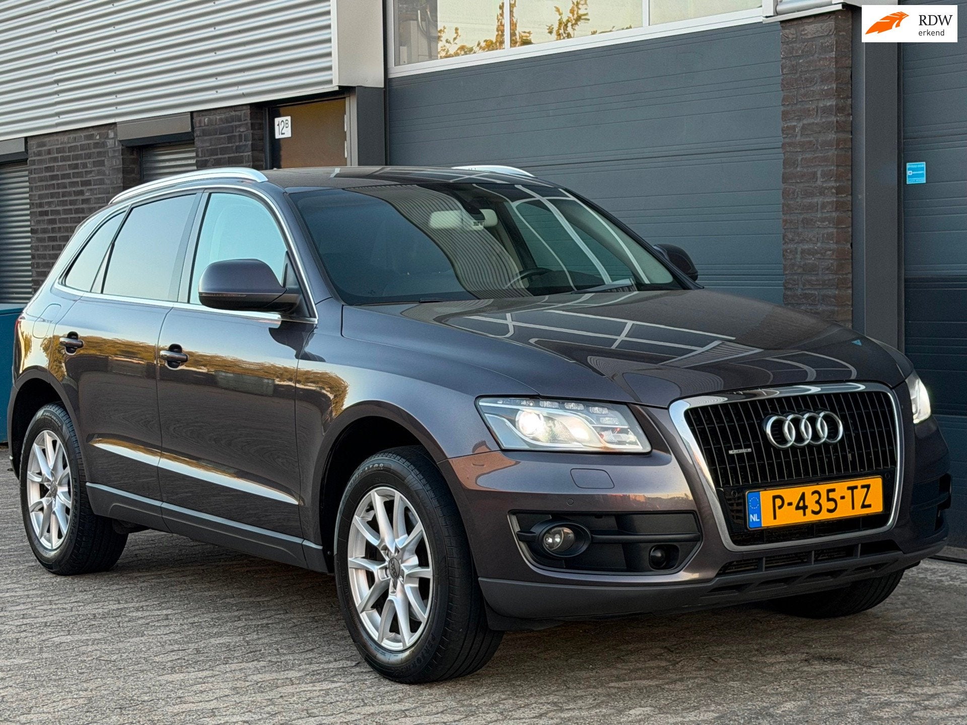 Audi Q5 3.2 FSI quattro Pro Line PANO LEER CAMERA ACC CLIMA, Auto's, Audi, Gebruikt, Zwart, Zwart, Bedrijf