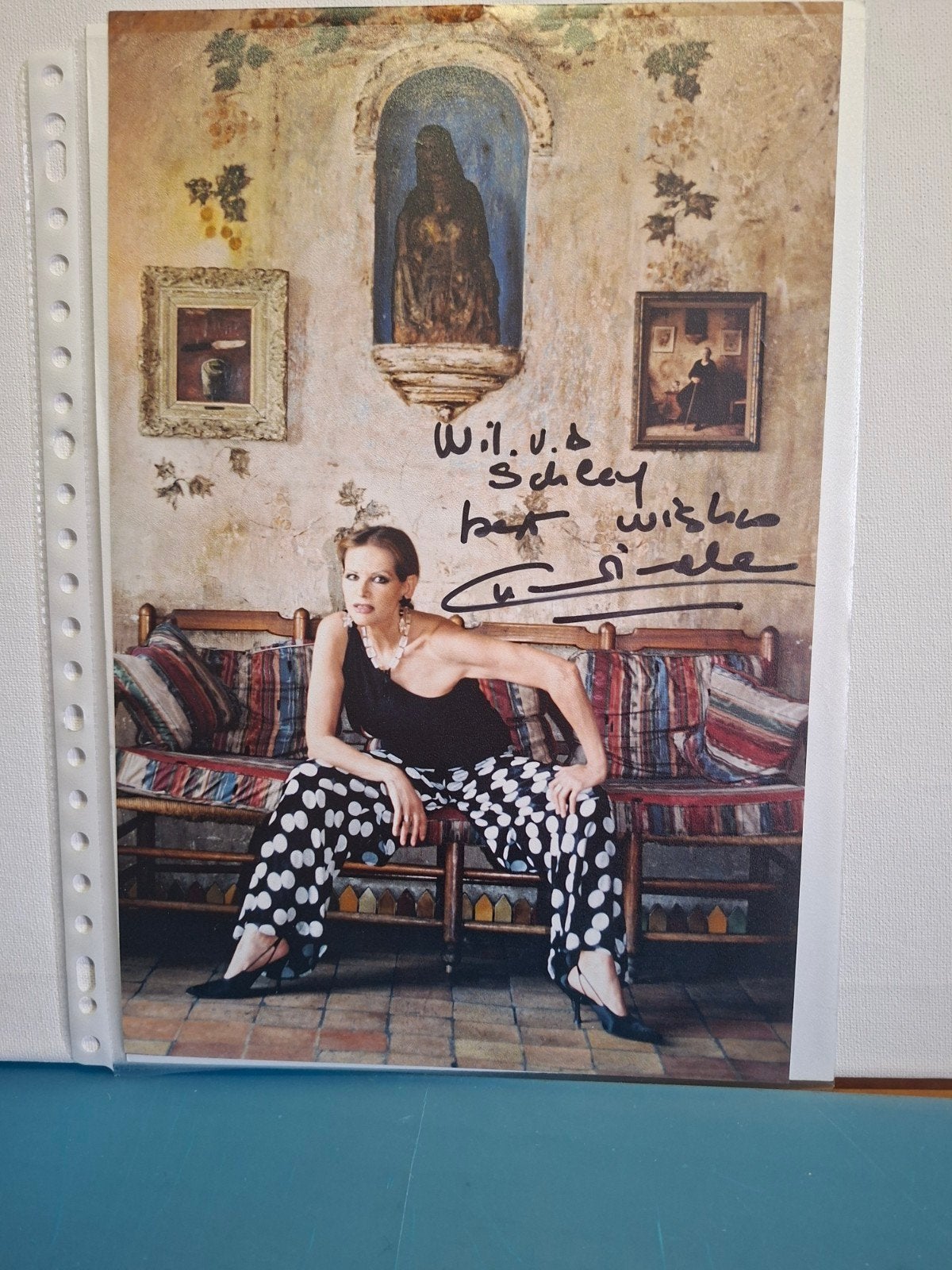 CLAUDIA CARDINALE 1938-2025 ACTRESS, Verzenden, Nieuw, Foto of Kaart, Gesigneerd