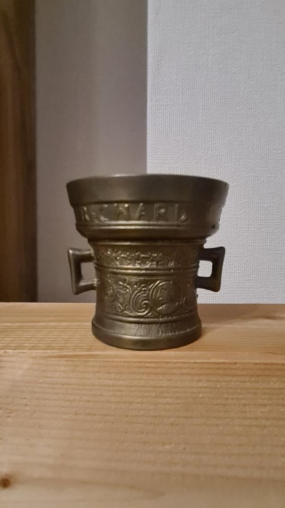Antieke bronzen vijzel met decoratie en handvatten, Ophalen of Verzenden, Brons