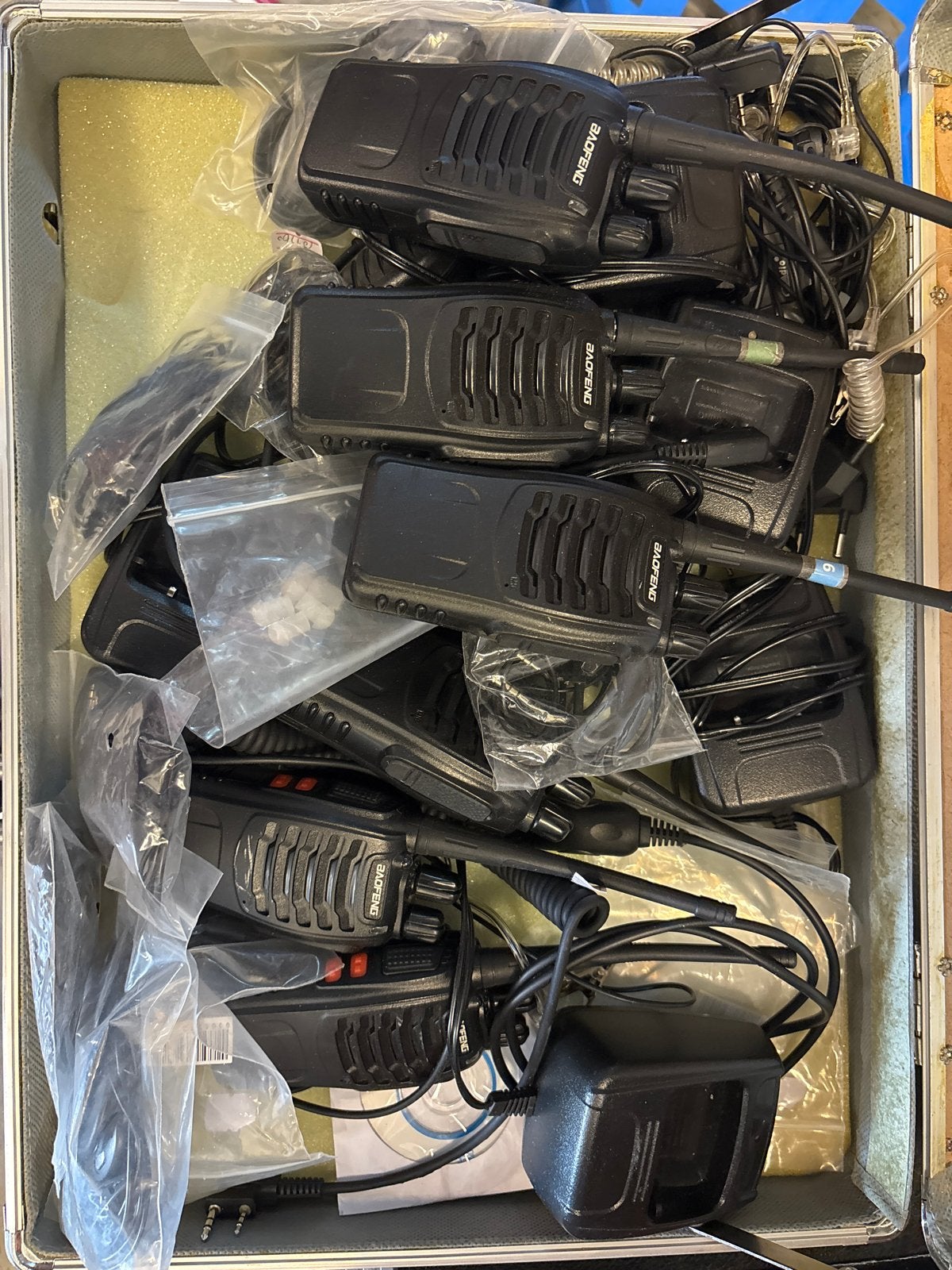 6 Baofeng portofoons met accessoires, Telecommunicatie, Ophalen, Gebruikt, Portofoon of Walkie-talkie, Met broekklem