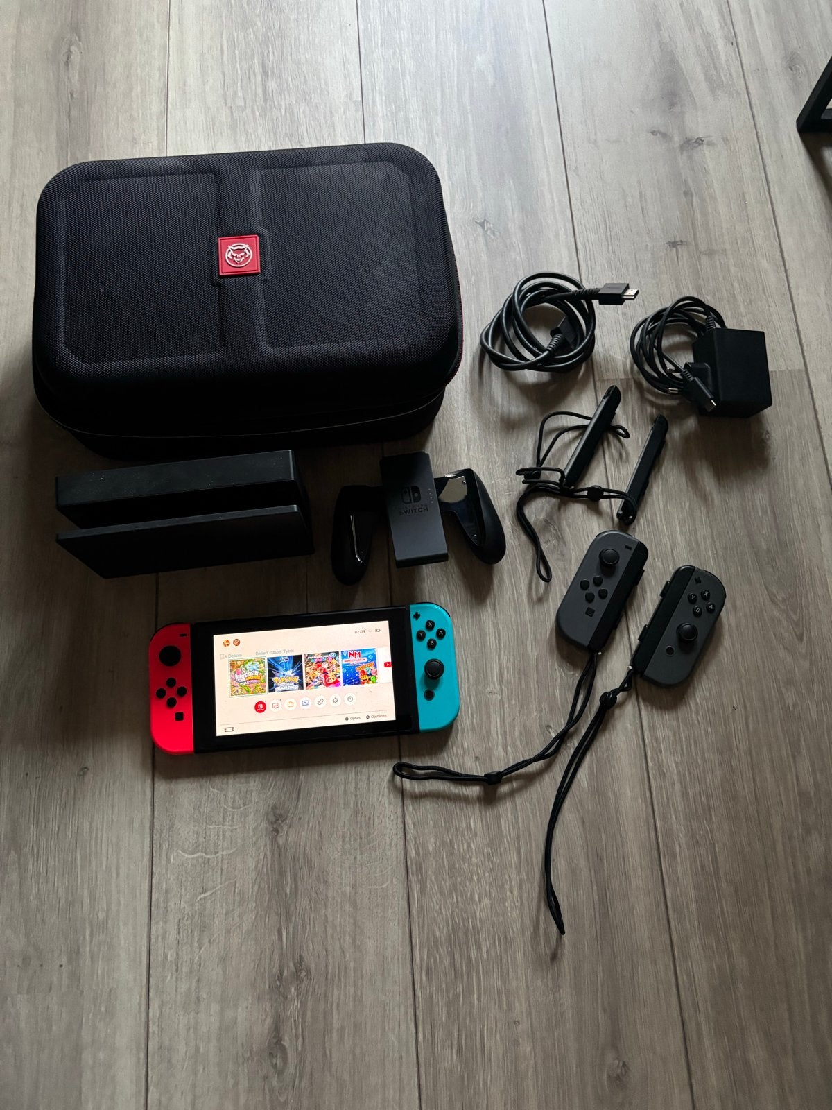 Nintendo Switch met extra controllers - Zo goed als nieuw, Ophalen of Verzenden, Zo goed als nieuw, Met 3 controllers of meer