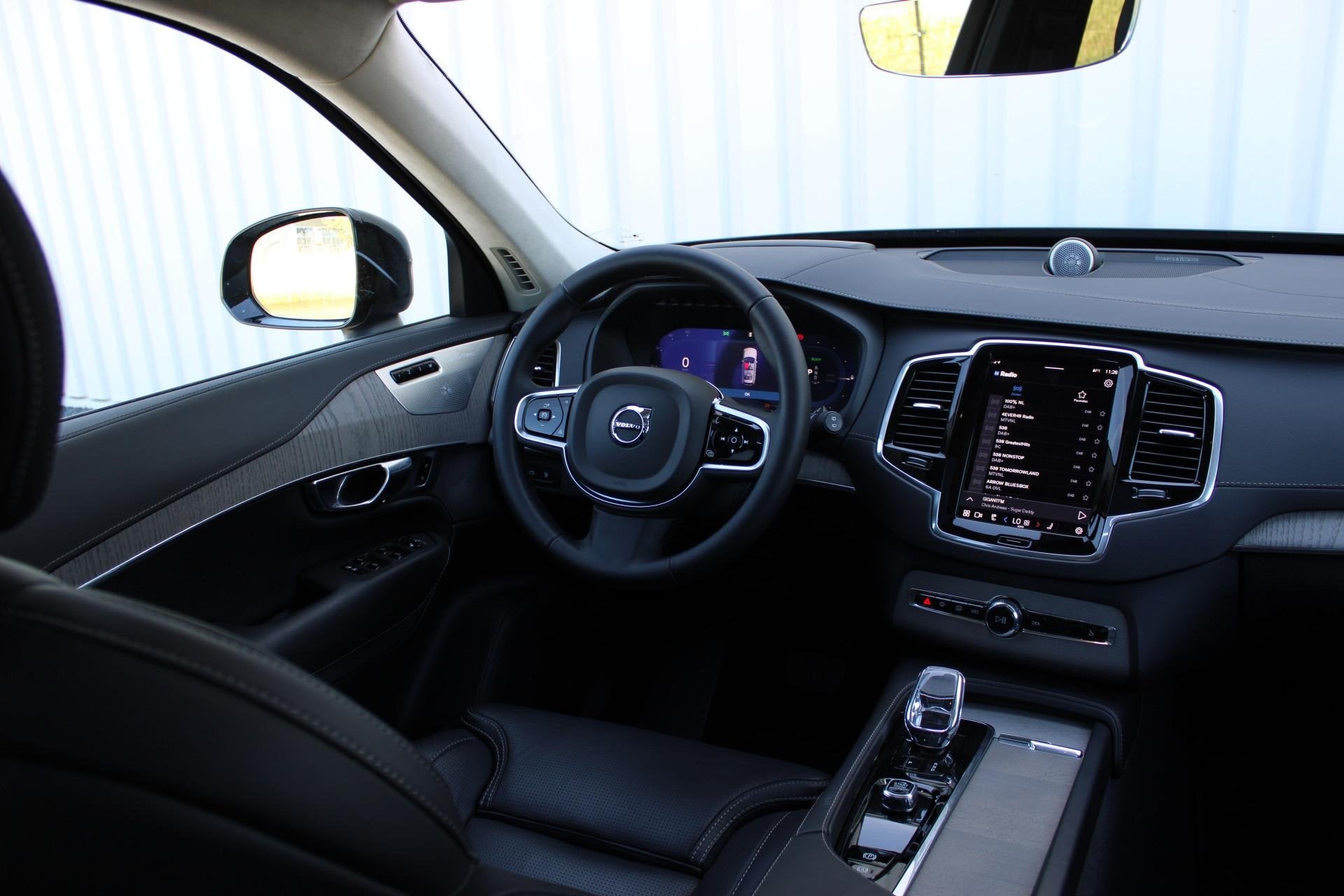 Volvo XC90 2.0 T8 Recharge AWD Ultra Dark | Incl. 12 maanden, Auto's, Gebruikt, 4 cilinders, 1969 cc, Blauw