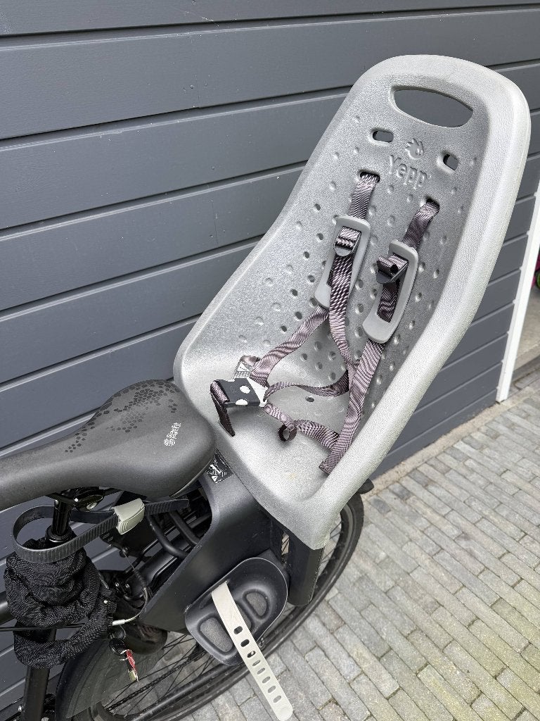 Yepp Maxi Easyfit achterzitje incl. Easyfit bagagedrage, Fietsen en Brommers, Fietsaccessoires | Fietsstoeltjes, Ophalen, Achterzitje