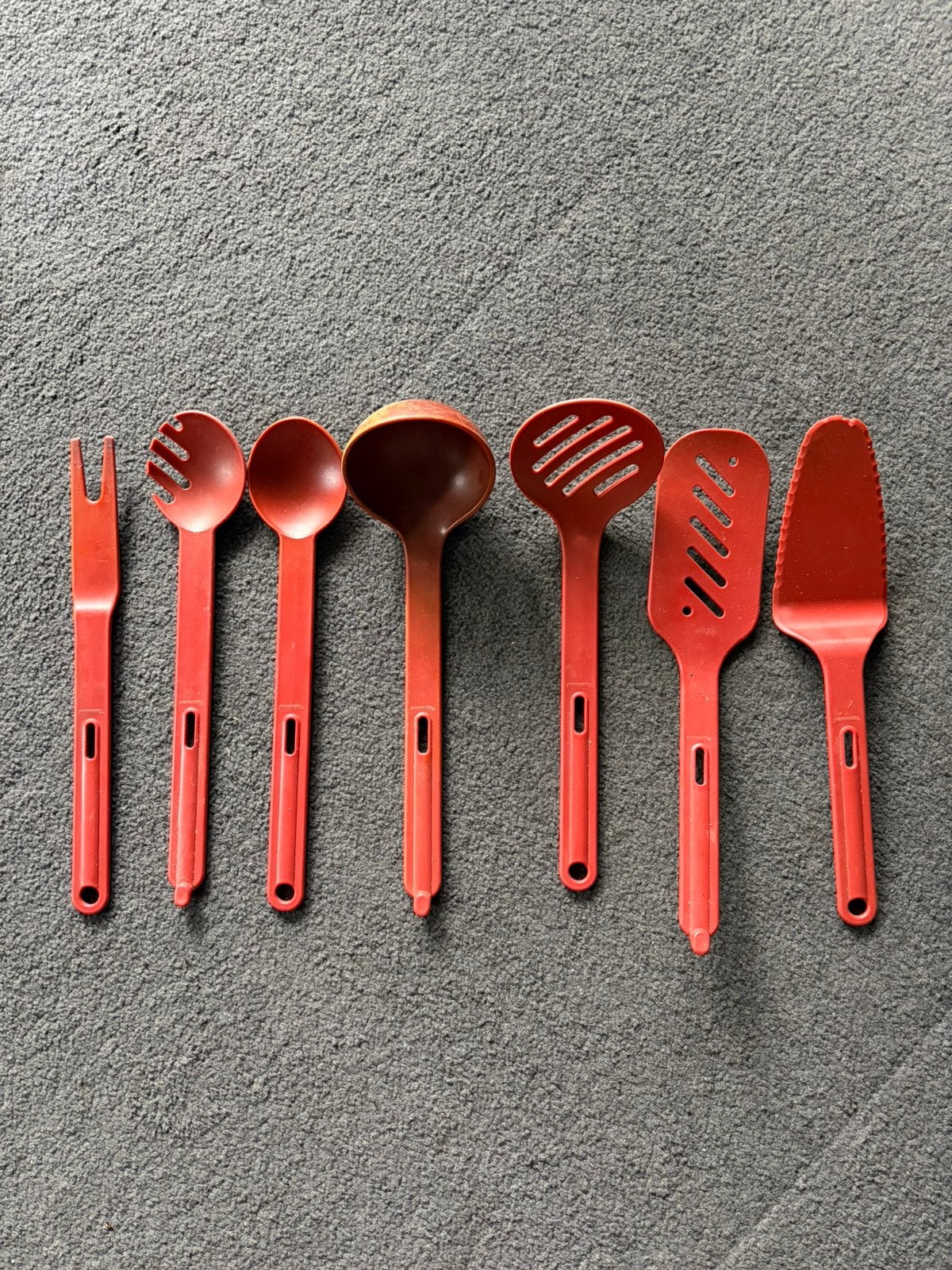 Tupperware 7-delig keukegerei rood, Huis en Inrichting, Ophalen of Verzenden, Gebruikt, Rvs of Chroom
