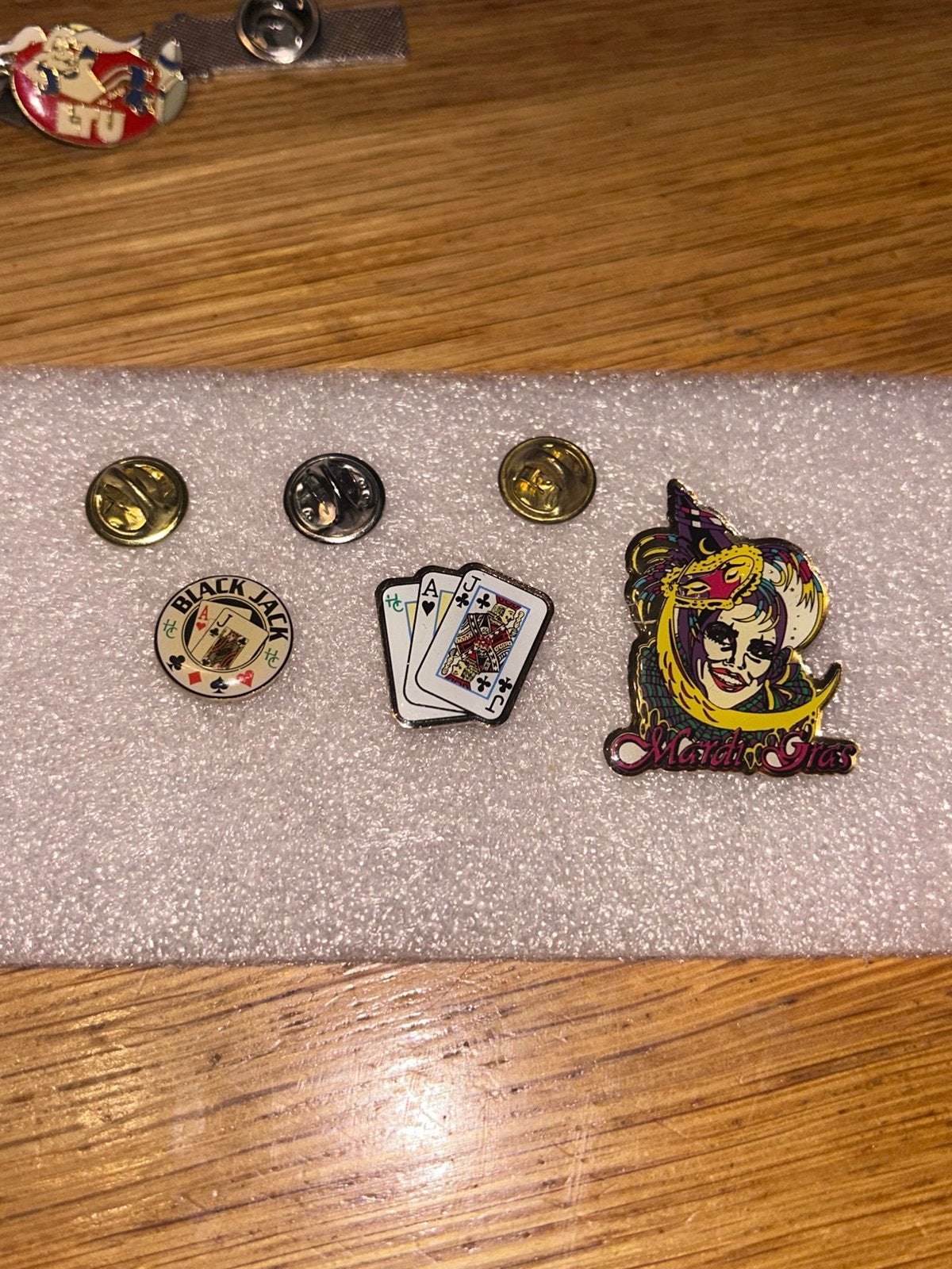 Holland casino pins, Ophalen of Verzenden, Zo goed als nieuw, Overige onderwerpen, Speldje of Pin