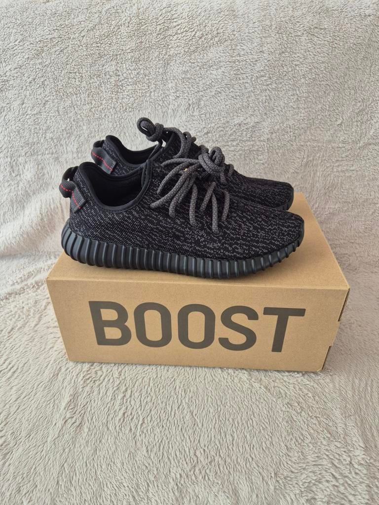 Yeezy 350 Pirate Black EU 40 2/3, Zwart, Nieuw, Ophalen of Verzenden, Sneakers of Gympen