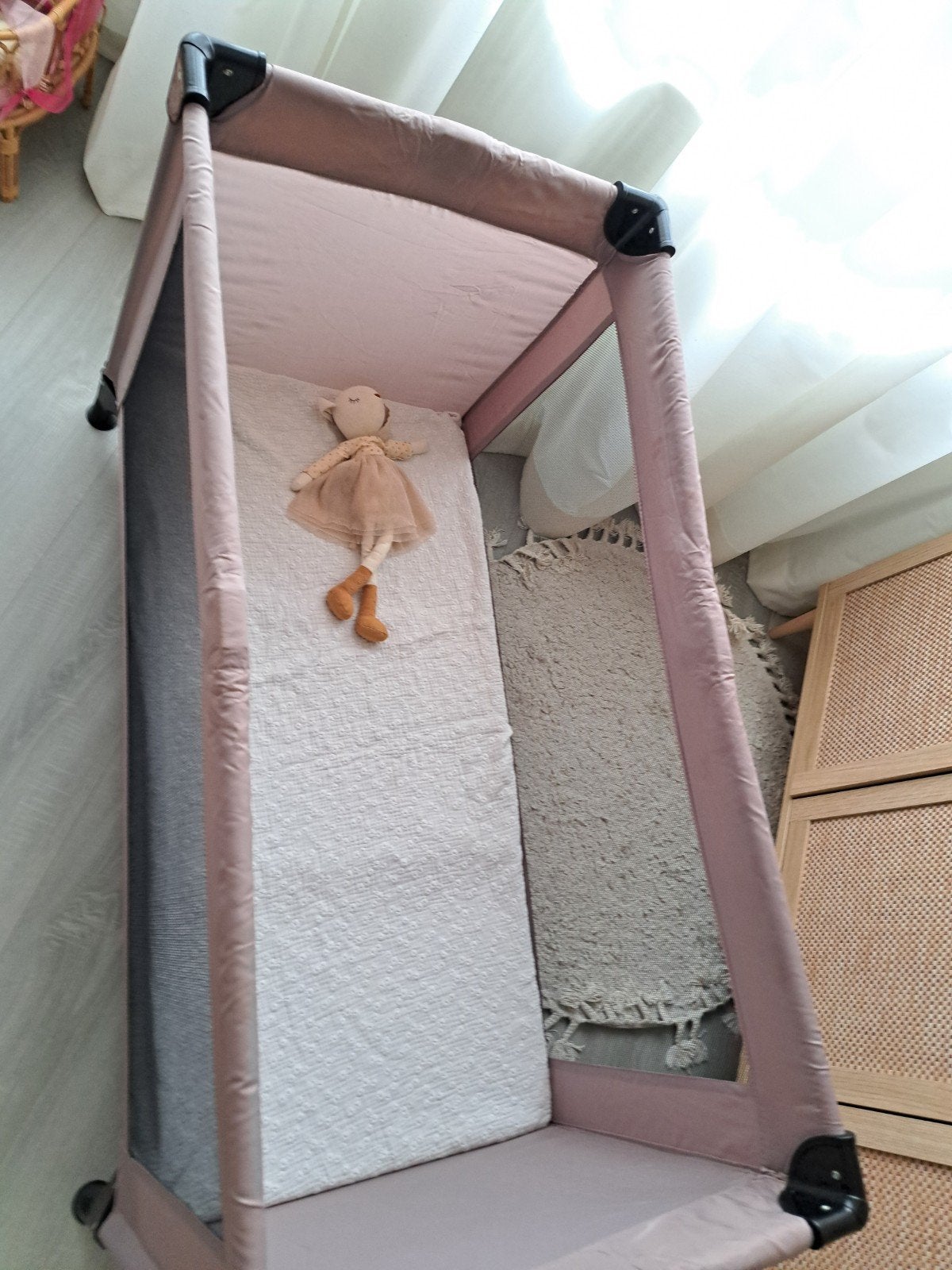 Stevig en netjes taupe campingbedje van Babypark, Kinderen en Baby's, Ophalen, Zo goed als nieuw, Minder dan 140 cm, Matras