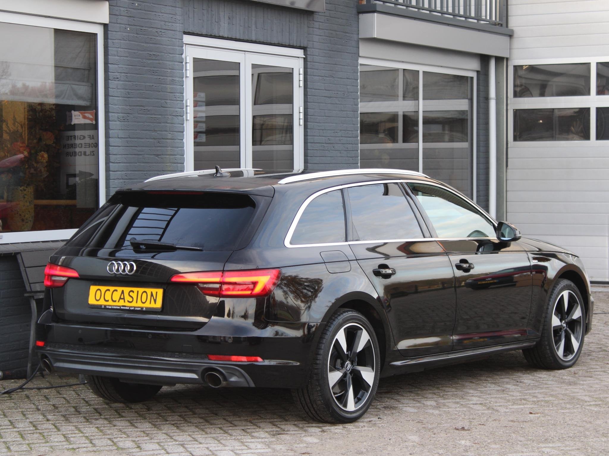 Audi A4 Avant 2.0 TFSI ultra Sport S-Line, Spring Advantage, Auto's, Gebruikt, 1984 cc, 1435 kg, Zwart