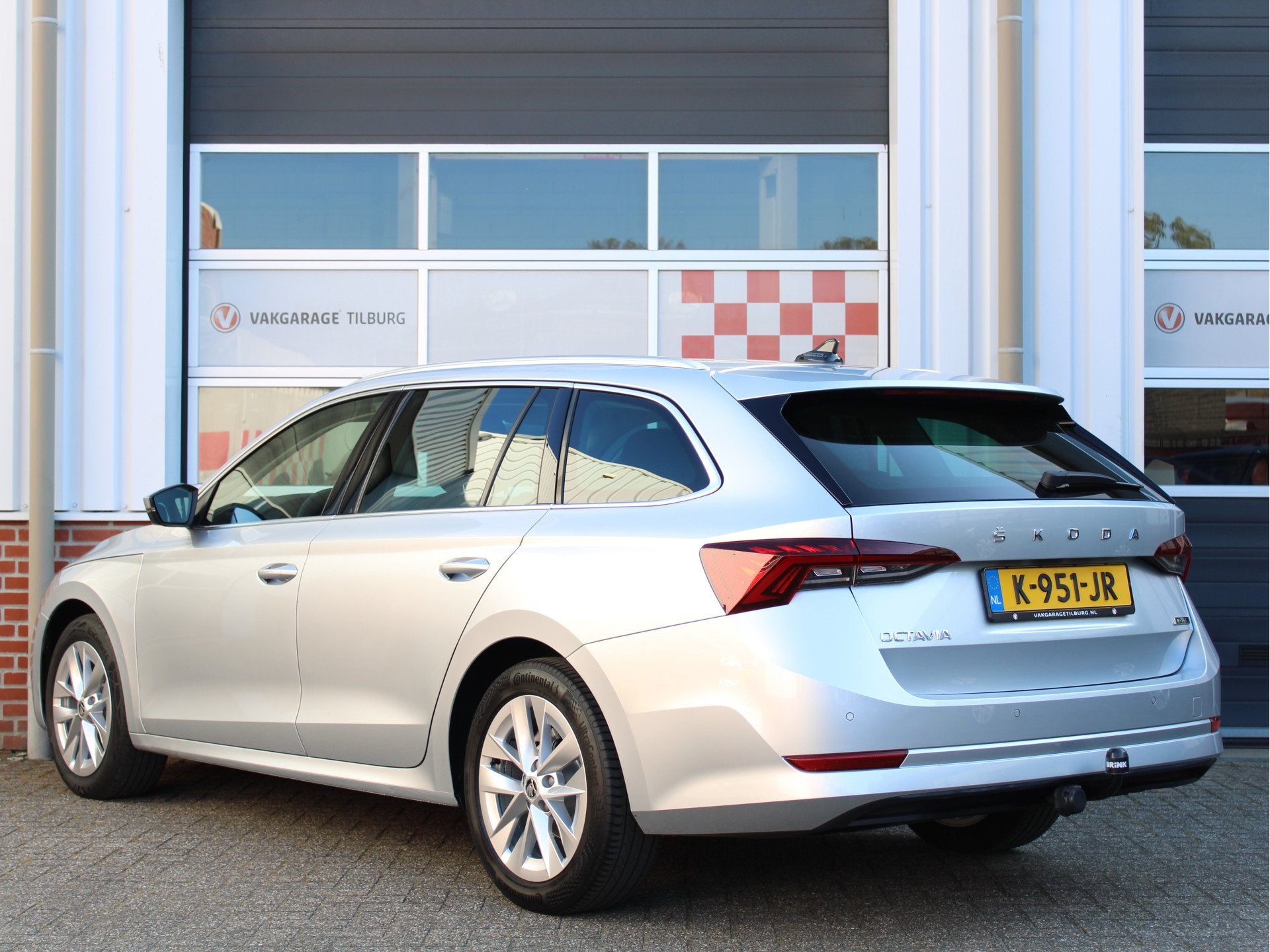 Skoda Octavia Combi 1.0 e-TSI 110PK Automaat Business Editio, Auto's, Skoda, Stof, Euro 6, 23 km/l, Grijs