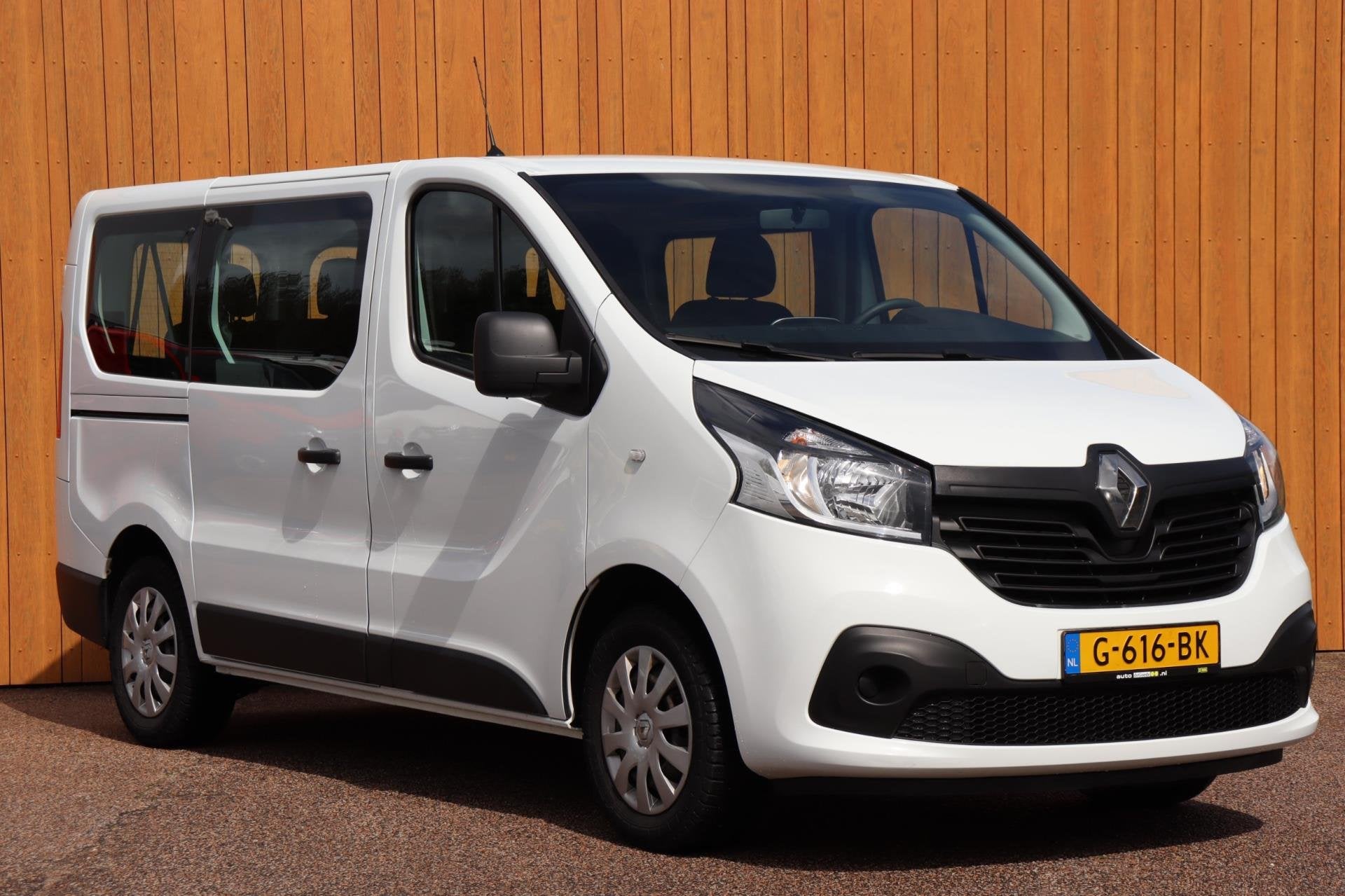Renault Trafic Passenger 1.6 dCi 88kw Zen 9-persoons 15163,-, 12 maanden, Gebruikt, Euro 6, 255 €/maand