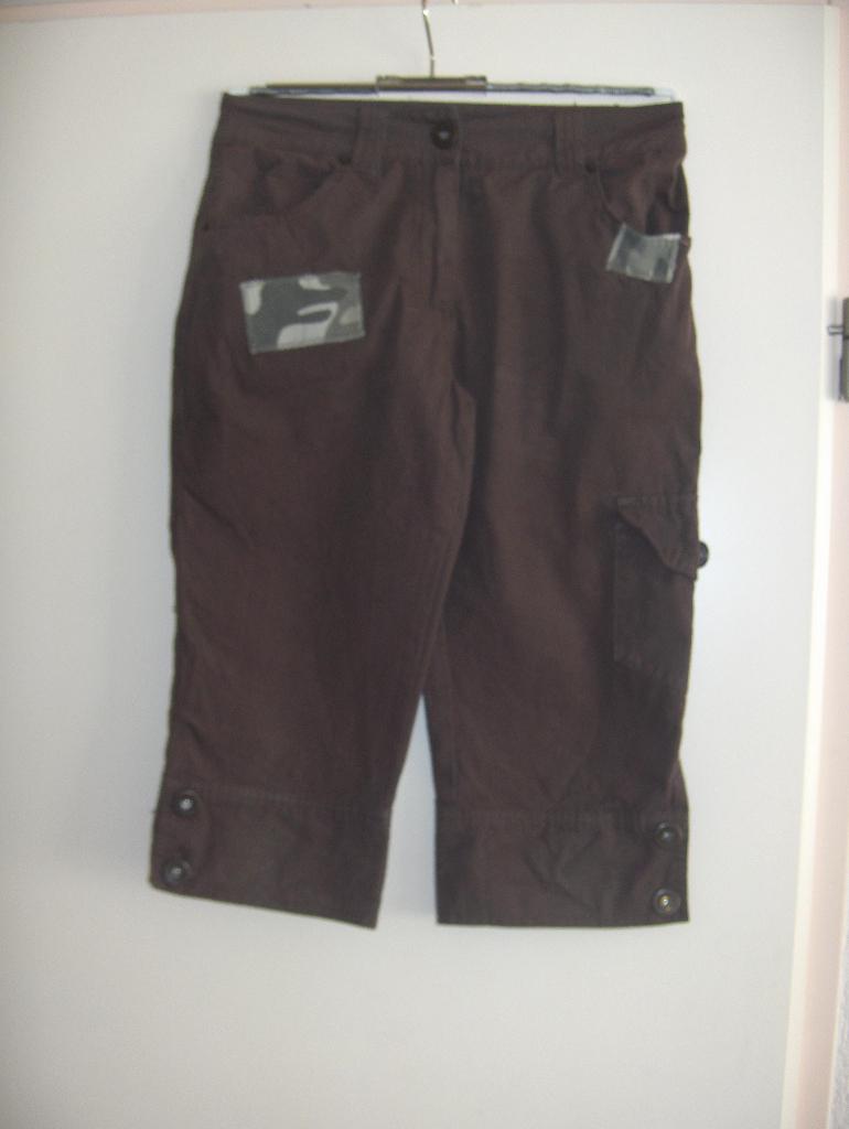 Trendy katoenen camouflage driekwart broek HT C&A 146 prima, Broek, Gebruikt, Meisje, Ophalen of Verzenden