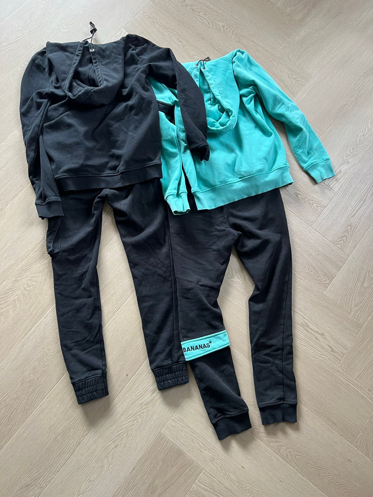 Black Bananas trainingspakken (2 stuks), Kinderen en Baby's, Kinderkleding | Kinder-kledingpakketten, Ophalen of Verzenden, Gebruikt