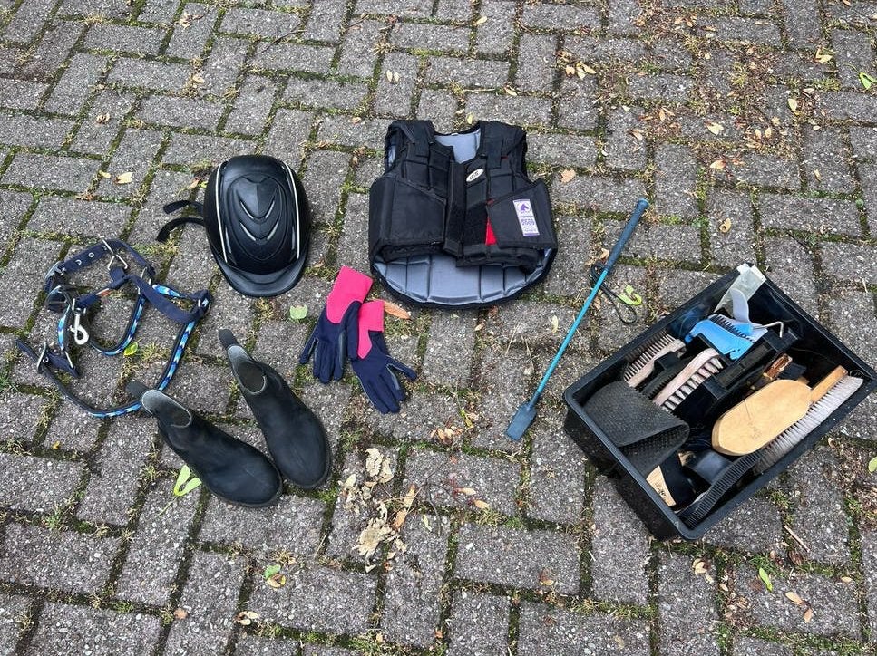 Paardrijspullen kind: oa cap, bodyprotector, paardrijlaarzen, Ophalen