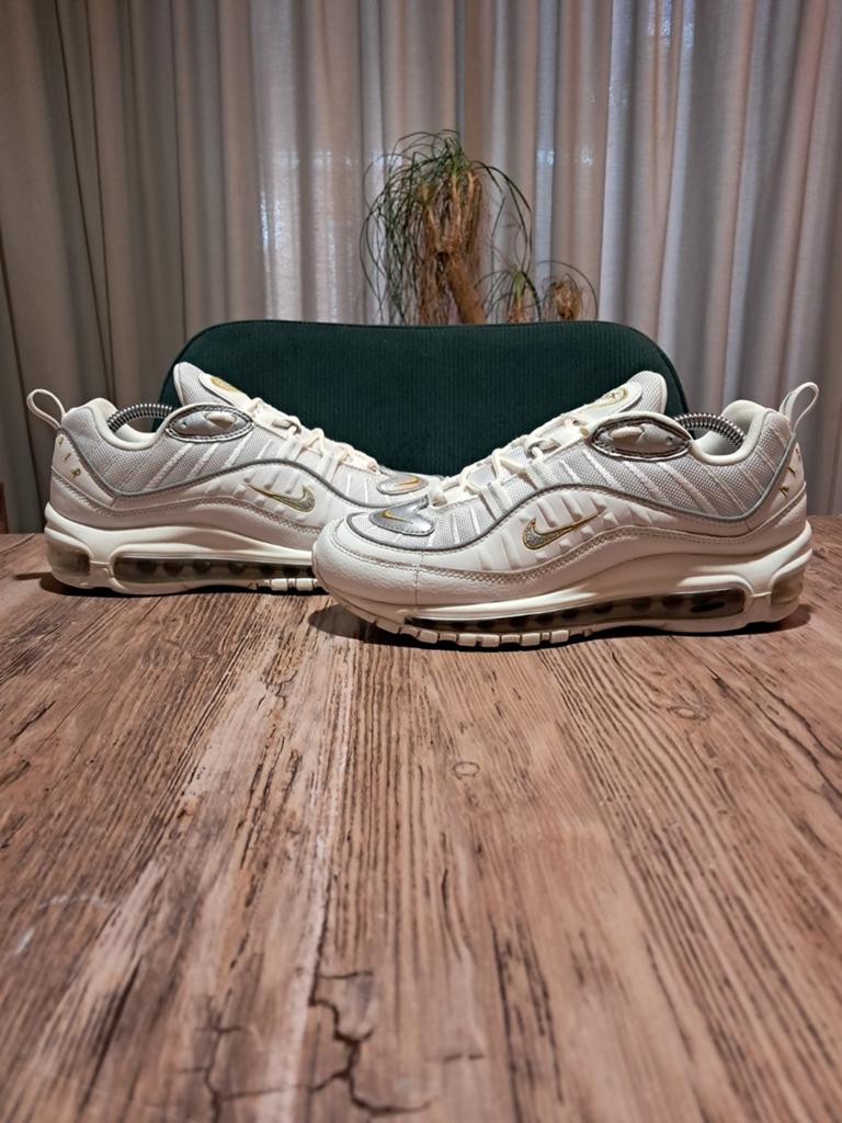 Nike Air Max 90 LUX 'Silver & Gold' Size 39, Kleding | Dames, Schoenen, Gedragen, Sneakers of Gympen, Wit, Ophalen of Verzenden