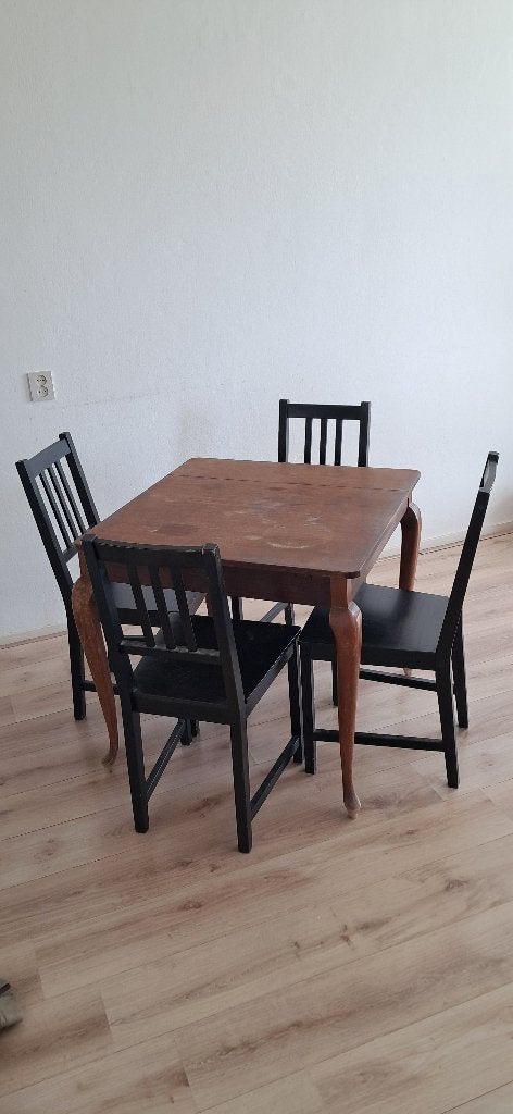 Wooden dining table with four chairs, Ophalen, Gebruikt, 50 tot 100 cm, Vierkant