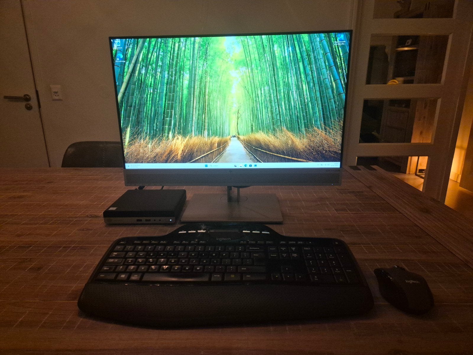 Hp prodesk mini met 24" monitor en draadloze desktop, Computers en Software, Ophalen, Zo goed als nieuw, 3 tot 4 Ghz, SSD