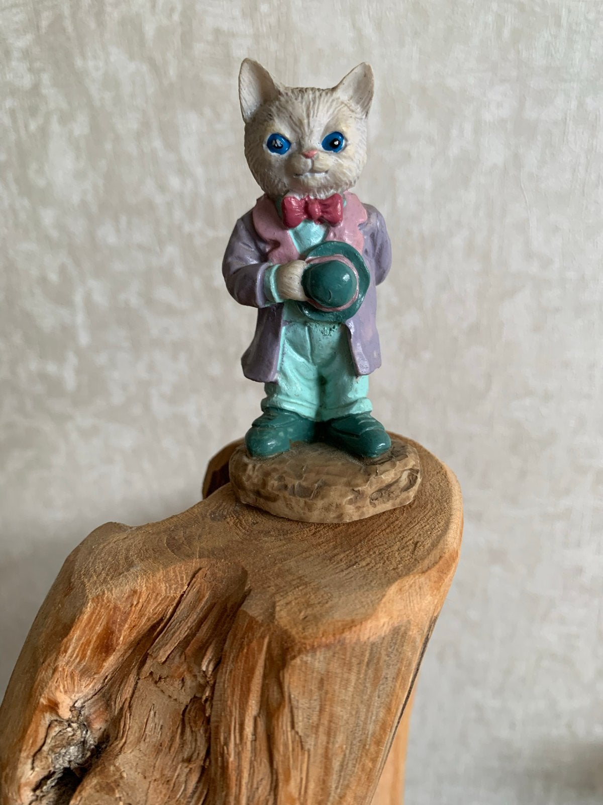 Schattig Kattenbeeldje in Pak - Uniek Decoratiestuk, Ophalen of Verzenden, Zo goed als nieuw, Dier