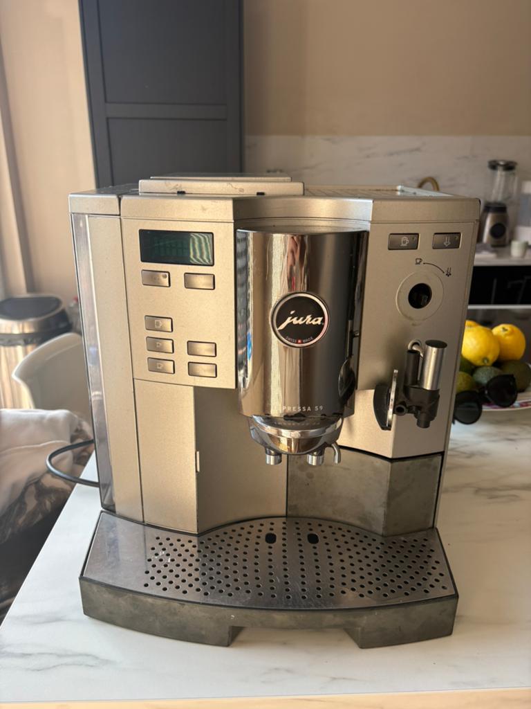 Defect ! Jura Impressa S9 Avantgarde kapotte koffiemachine, Witgoed en Apparatuur, Koffiezetapparaten, Ophalen, Niet werkend, Koffiemachine
